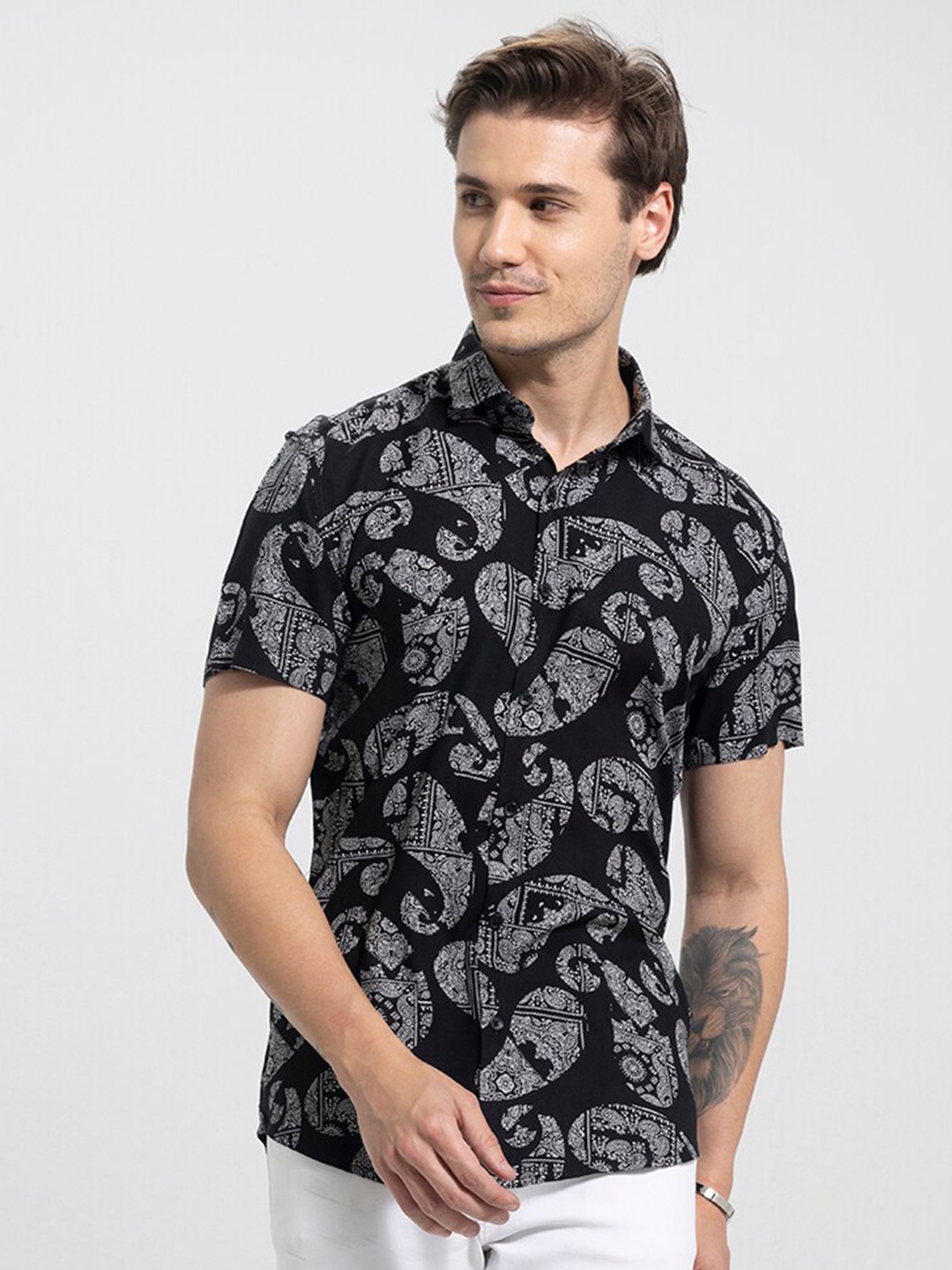 

Snitch Classic Monochrome Conversational Printed Casual Shirt, Black