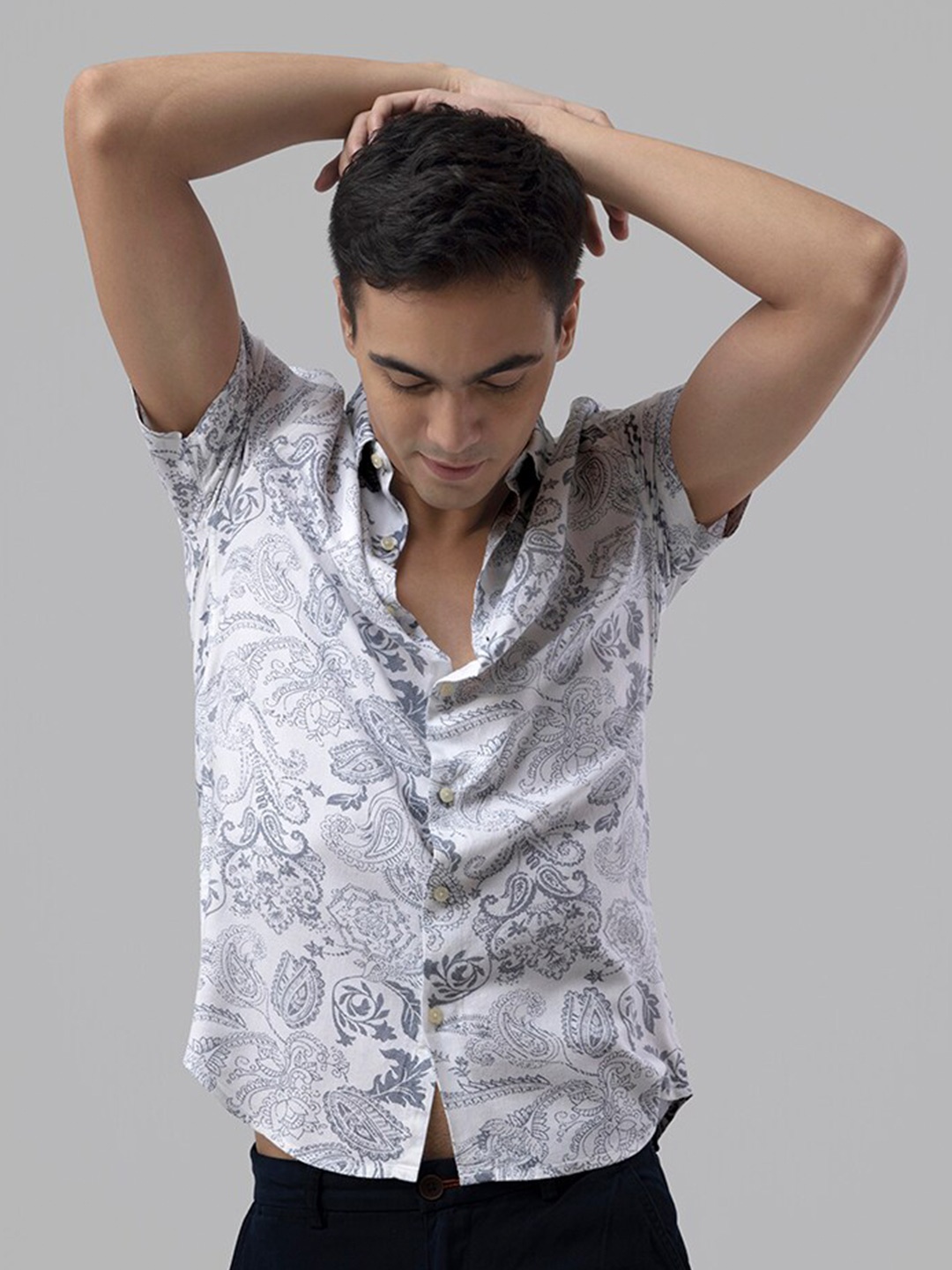 

Snitch White And Grey Classic Floral Printed Casual Shirt