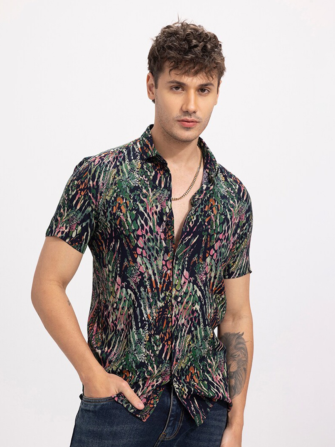 

Snitch Green Classic Slim Fit Floral Printed Casual Shirt