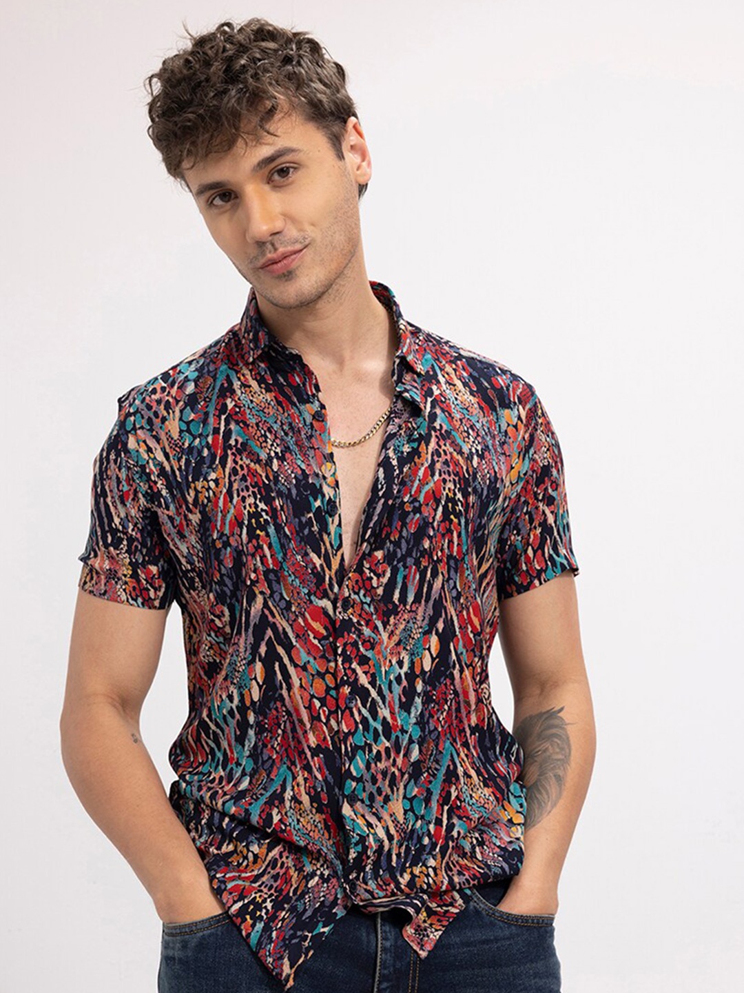 

Snitch Red Classic Slim Fit Floral Printed Casual Shirt