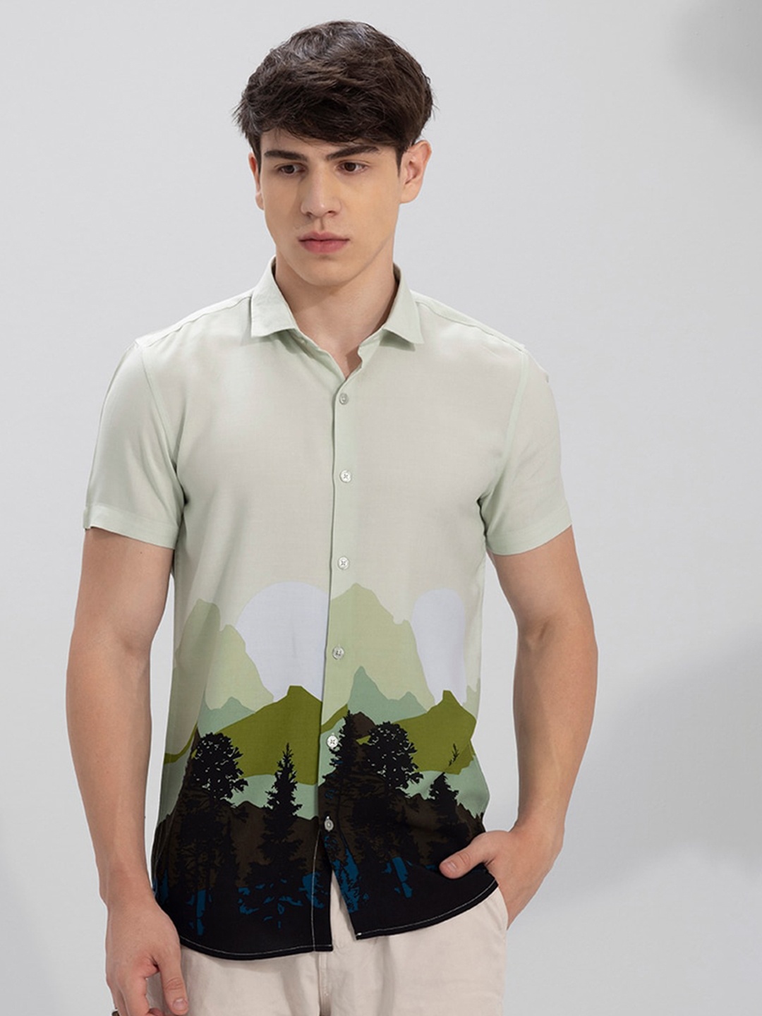 

Snitch Green Classic Slim Fit Graphic Printed Casual Shirt