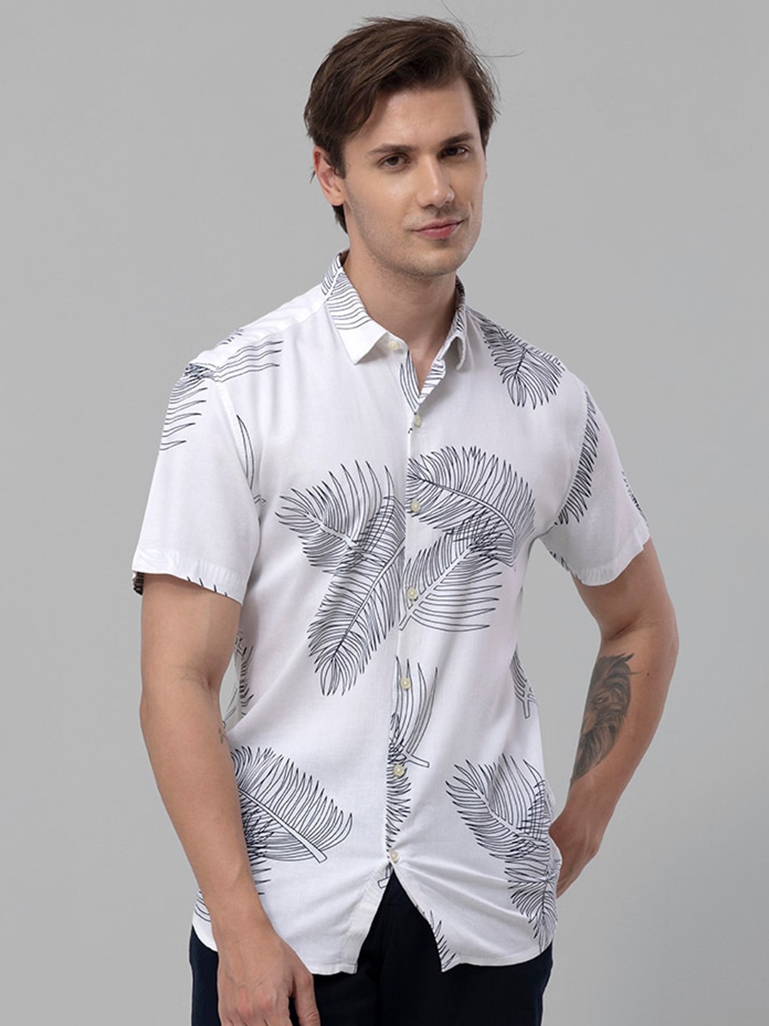 

Snitch White Classic Slim Fit Opaque Printed Casual Shirt