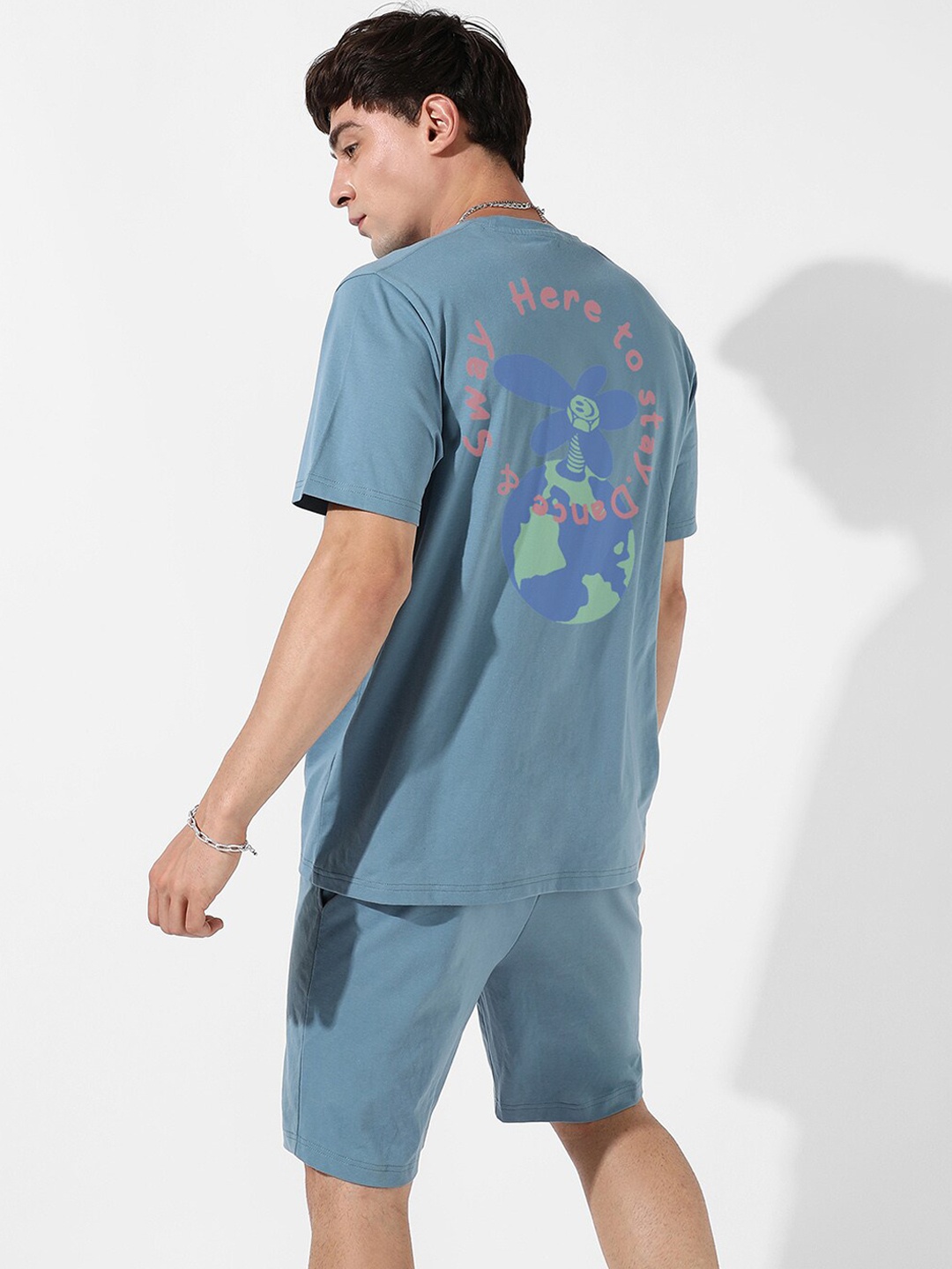 

Campus Sutra Blue Printed Round Neck T-shirt With Shorts