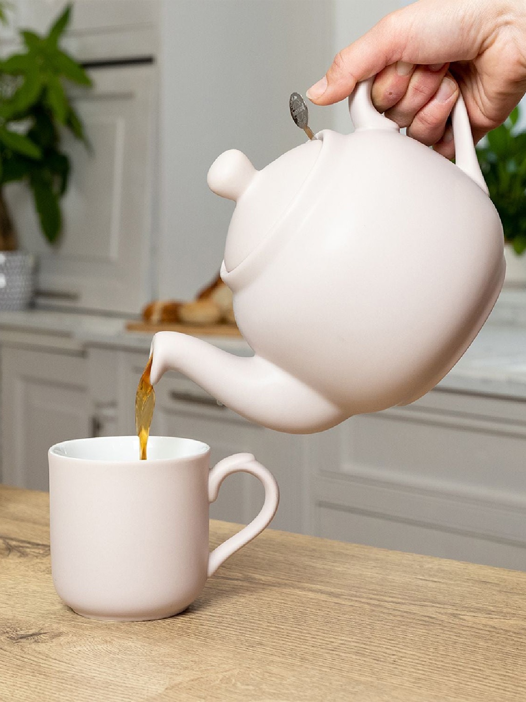 

London Pottery Farmhouse Pink Solid Ceramic Glossy Teapot 900ml