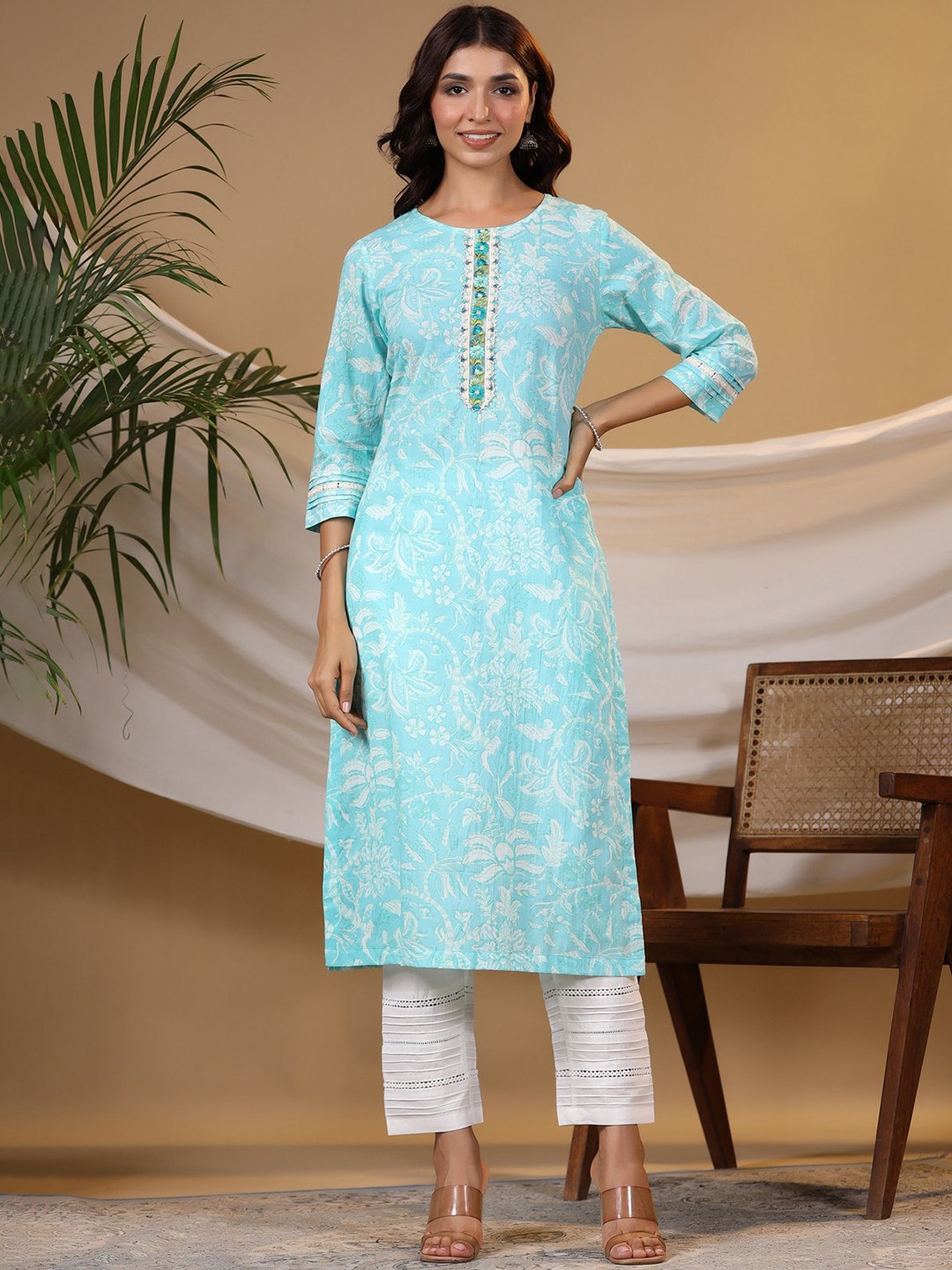 

Rain & Rainbow Floral Printed Gotta Patti Pure Cotton Kurta, Blue