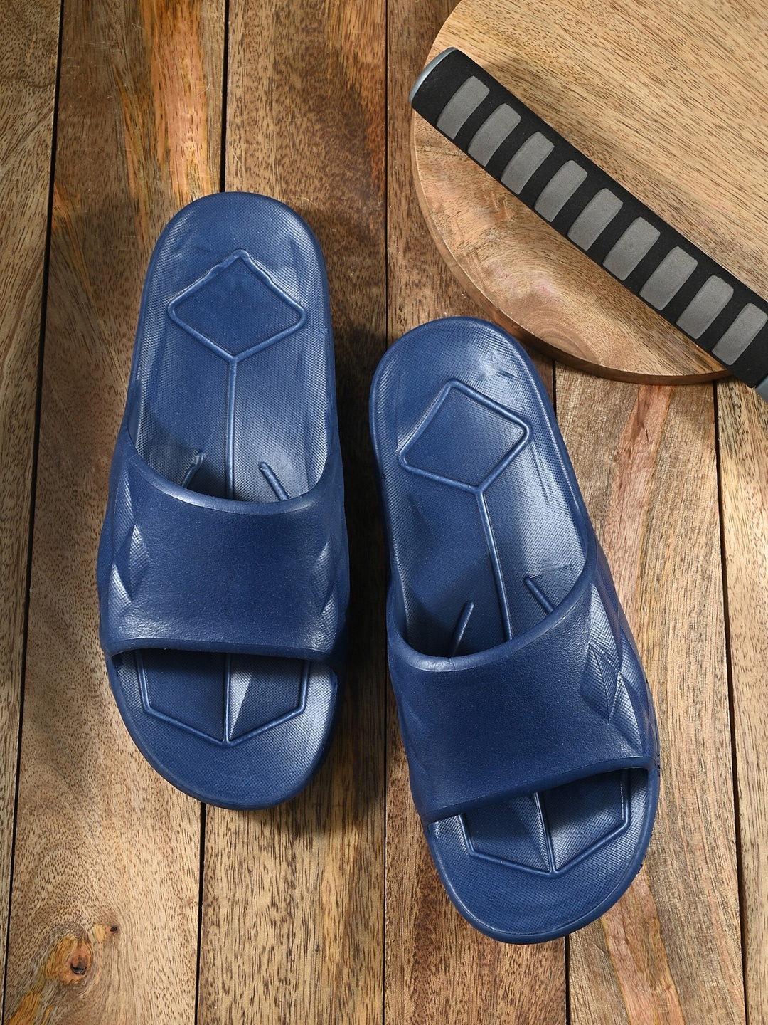 

AfroJack Men Textured Sliders Flip Flops, Navy blue