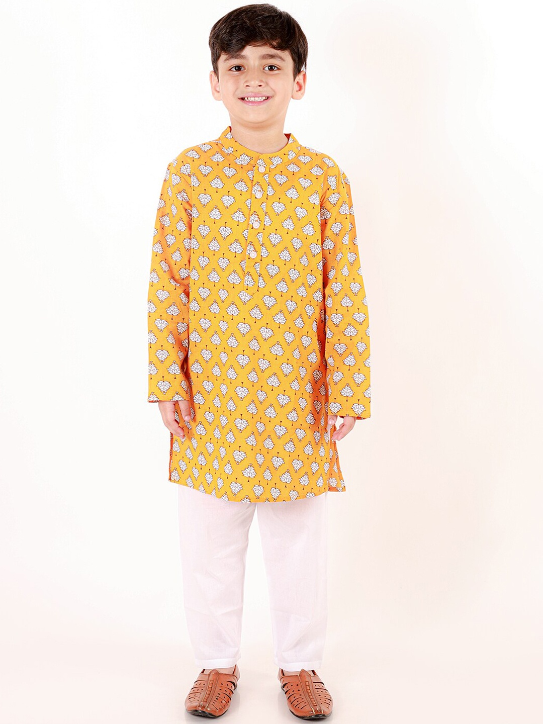 

Ka-mee Boys Ethnic Motifs Printed Regular Pure Cotton Kurta With Pyjamas, Yellow