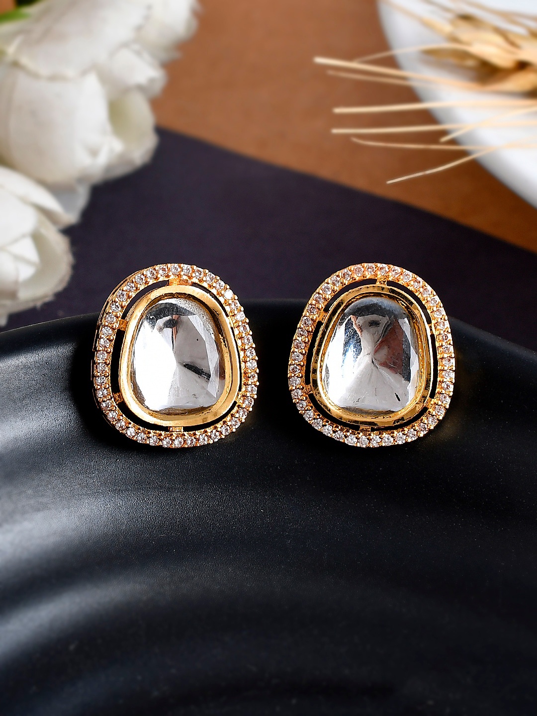 

Shoshaa Gold-Plated Contemporary Studs