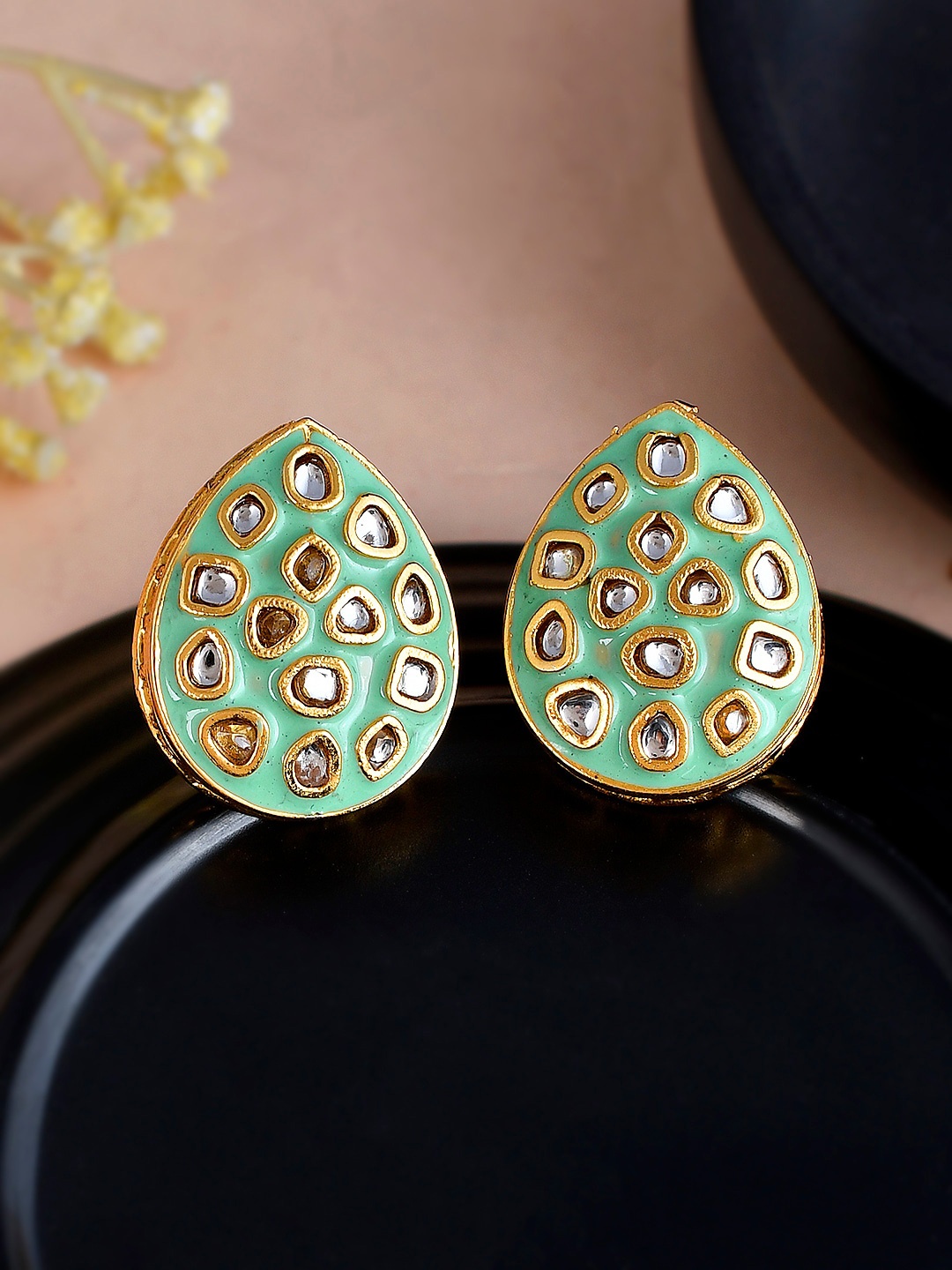 

Shoshaa Contemporary Studs Earrings, Gold