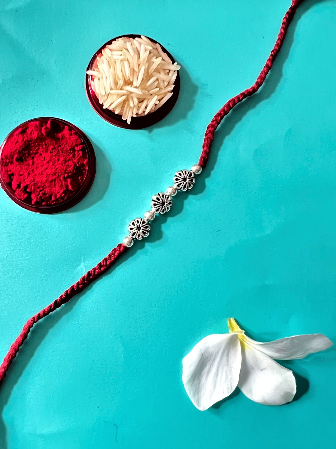 

Arte Jewels Floral Detail Mauli Rakhi, Silver