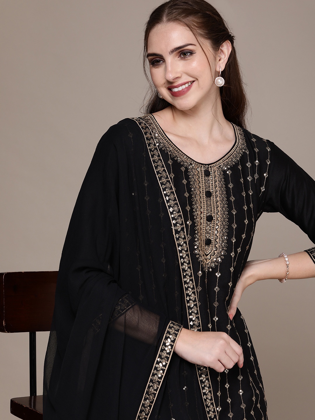 

Anouk Ethnic Motifs Embroidered Sequinned Jacquard Kurta with Trousers & Dupatta, Black