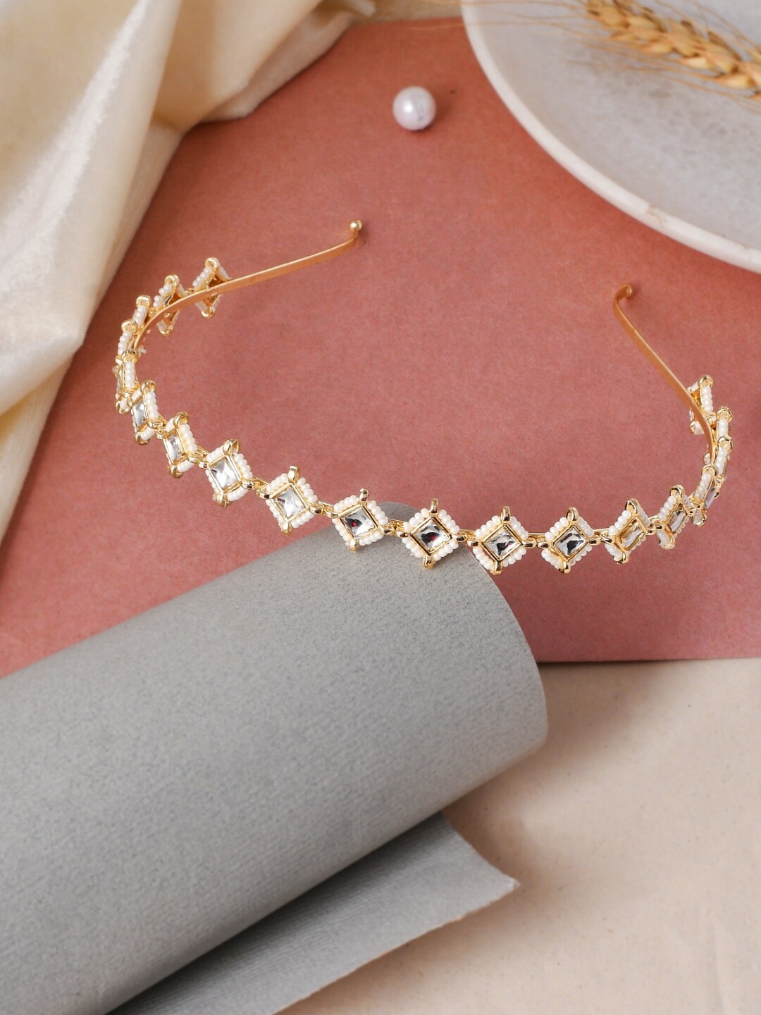 

Ishhaara Motif Kundan Hair Band, Gold