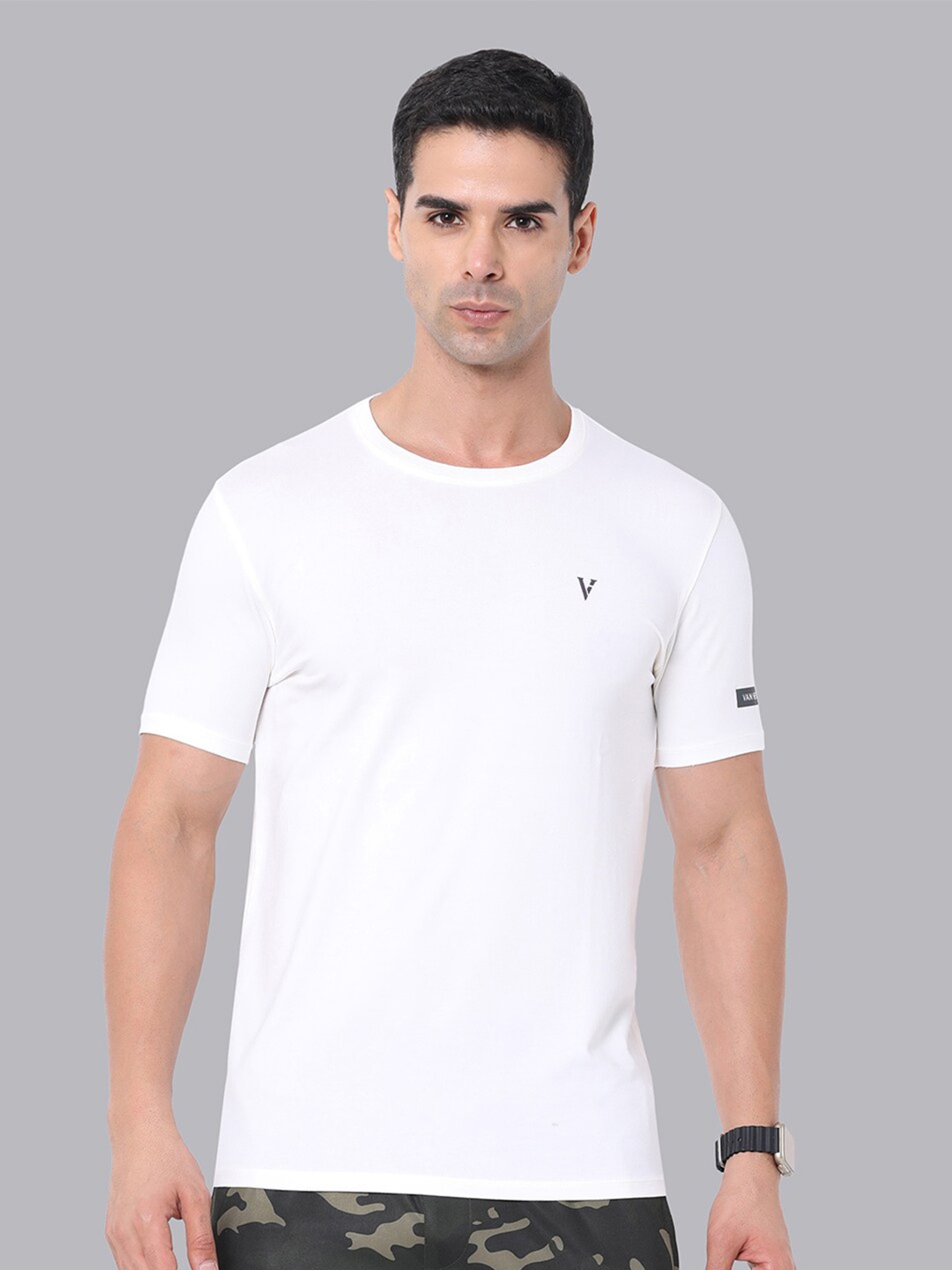 

V Dot Men Solid Slim Fit T-shirt, White