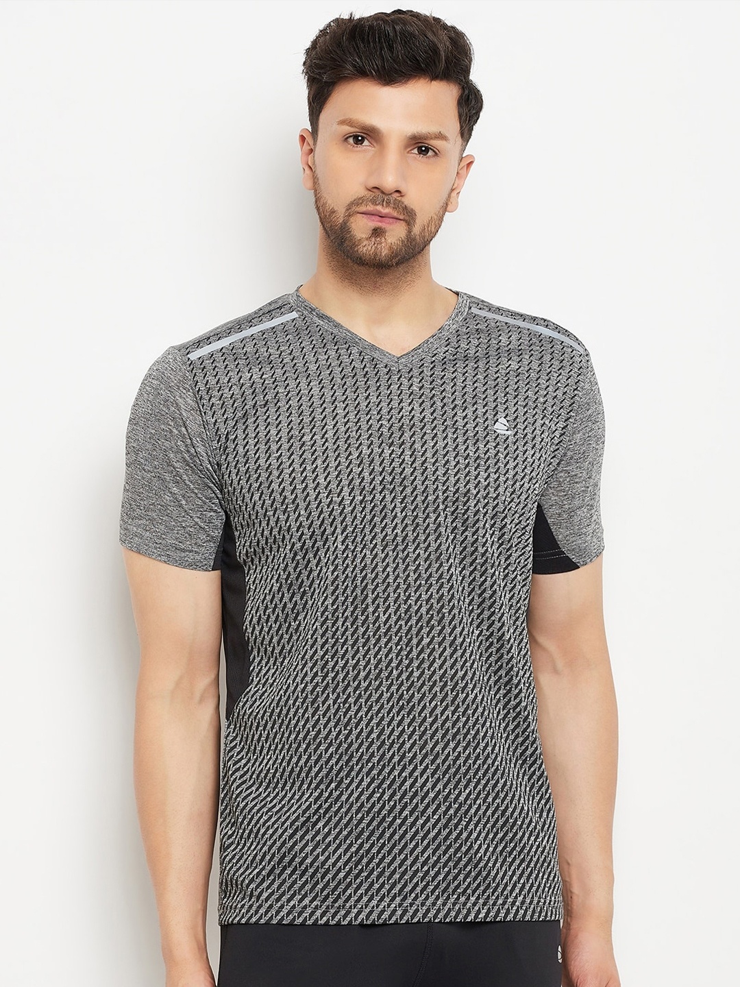 

Duke Geometric Printed V-Neck T-shirt, Grey