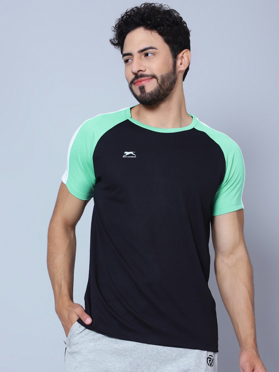 

Shiv Naresh Raglan Sleeves T-shirt, Black