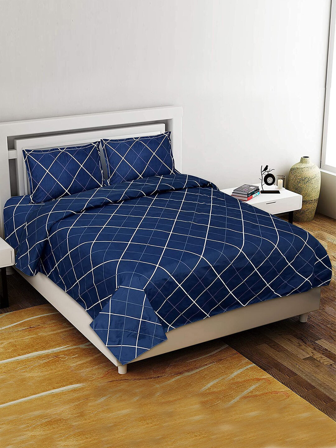 

Kuber Industries Blue & White Geometric Cotton 144 TC King Bedsheet With 2 Pillow Covers