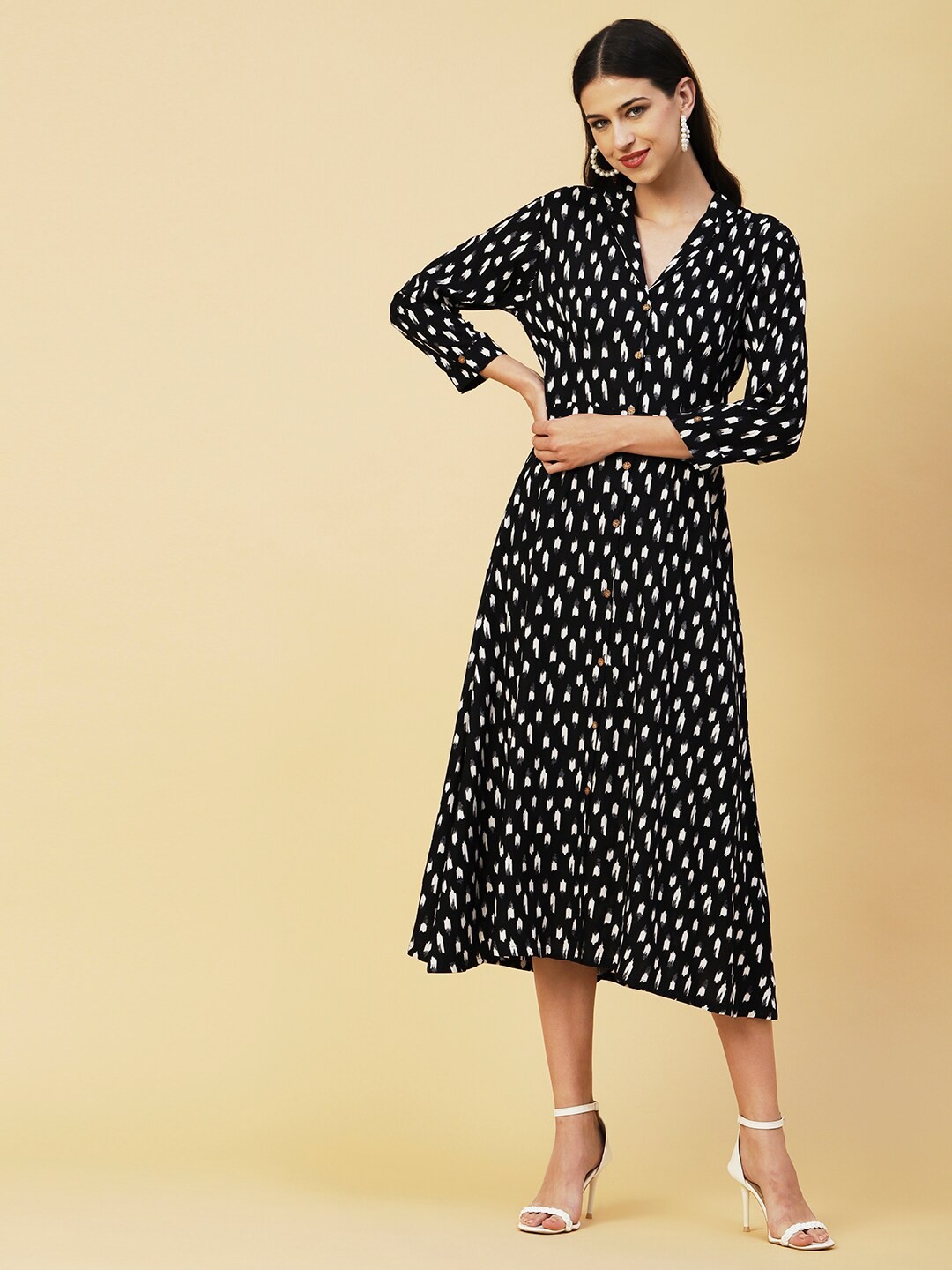 

FASHOR Monochrome Ethnic Motifs Ikkat Printed Shirt Dress With Belt, Black