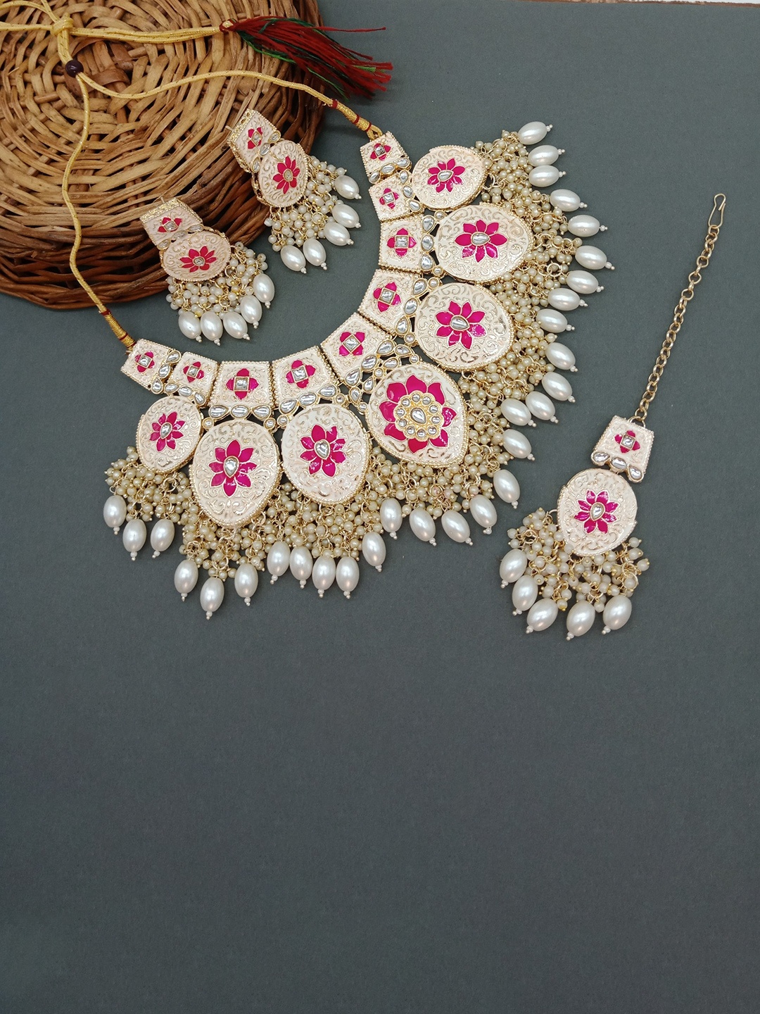 

AASHISH IMITATION Gold-Plated Kundan-Studded & Beaded Jewellery Set
