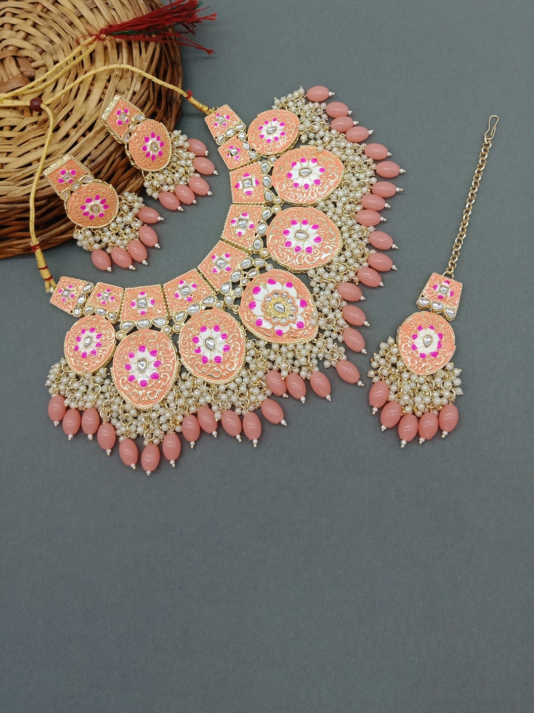 

AASHISH IMITATION Gold-Plated Kundan-Studded & Beaded Necklace & Earrings With Maang Tika