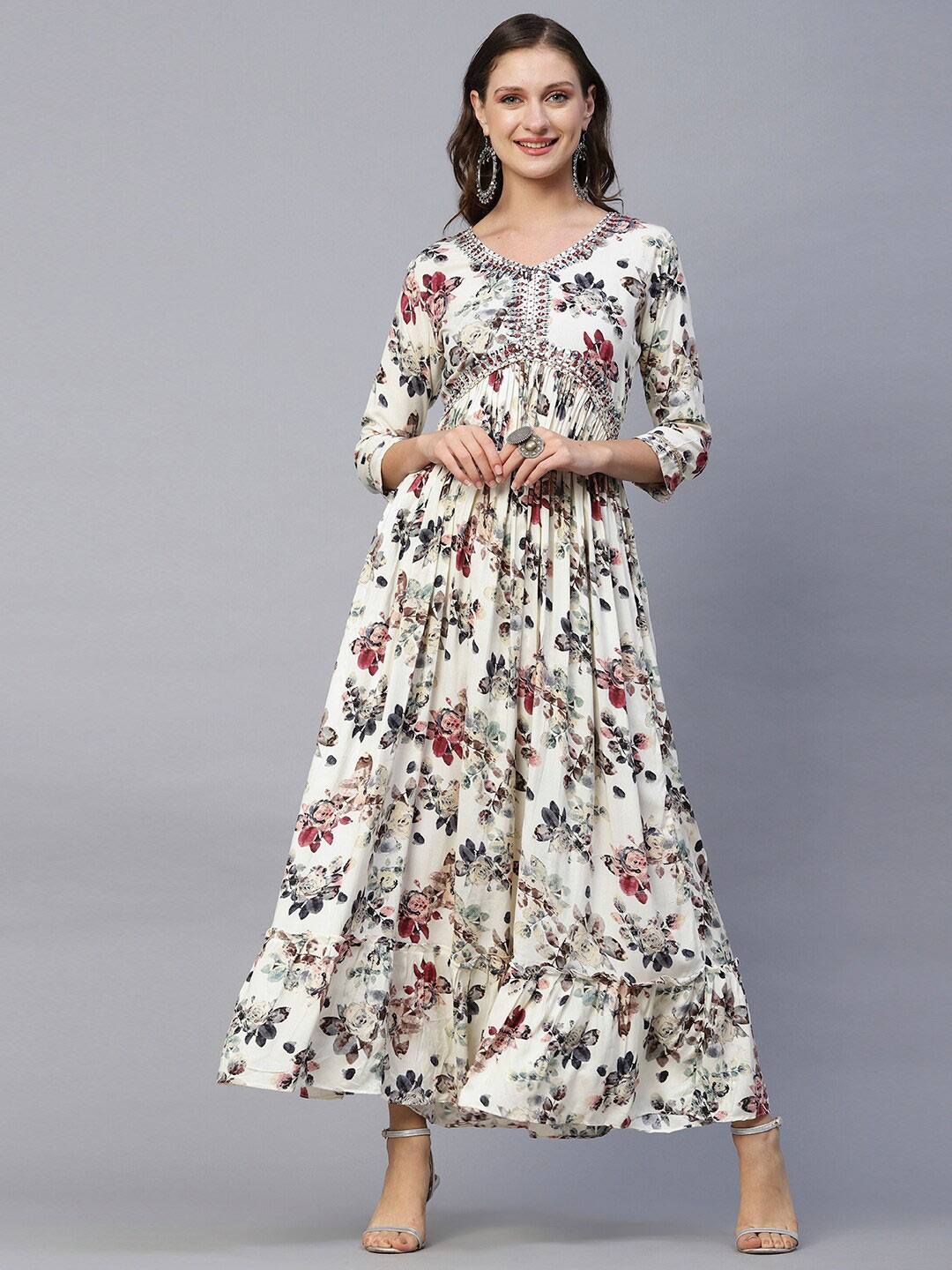 

FASHOR Off White Floral Printed V-Neck Maxi Dress