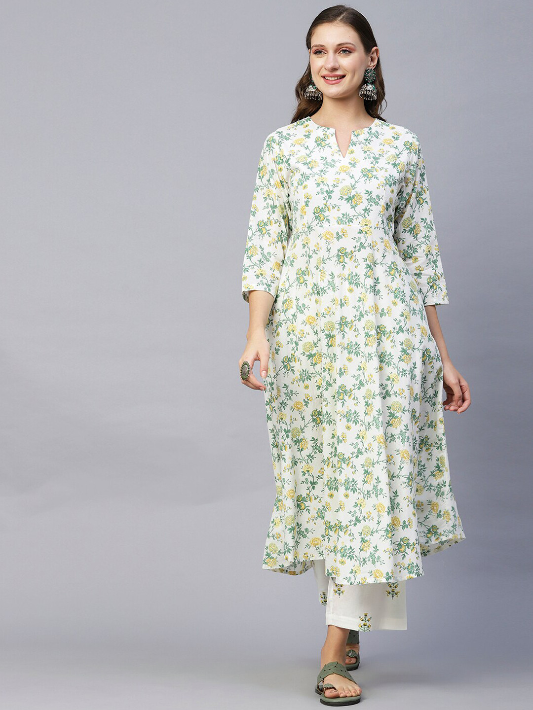 

FASHOR Women Off White & Green Floral Printed Pure Cotton Kurta With Palazzos
