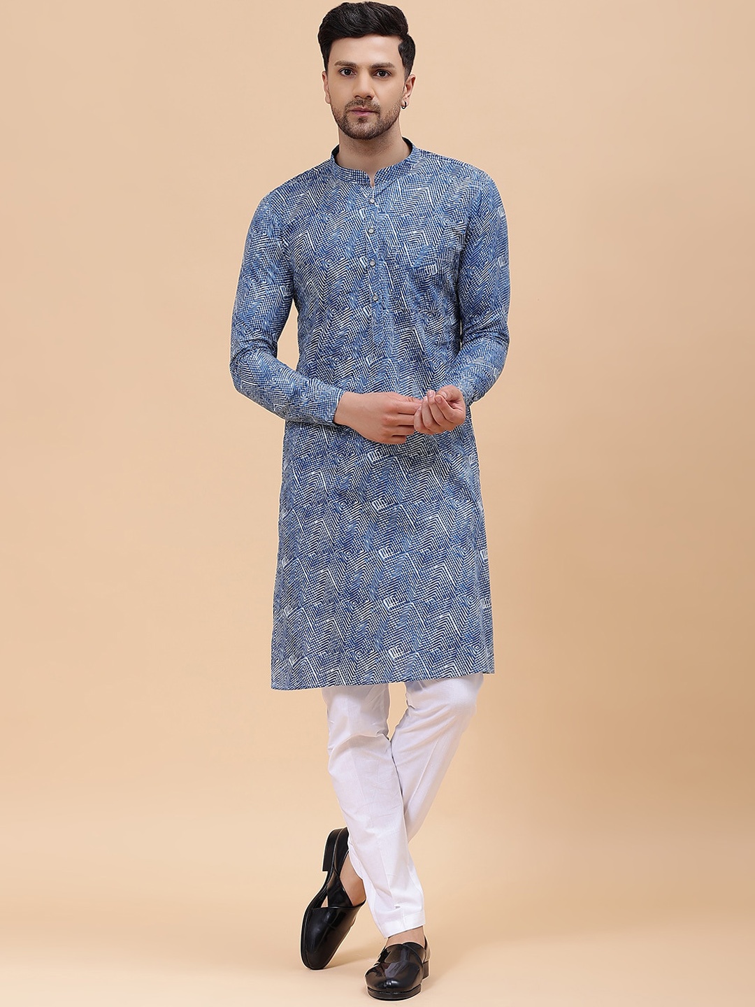 

See Designs Men Printed Pure Cotton Indigo Kurta, Blue
