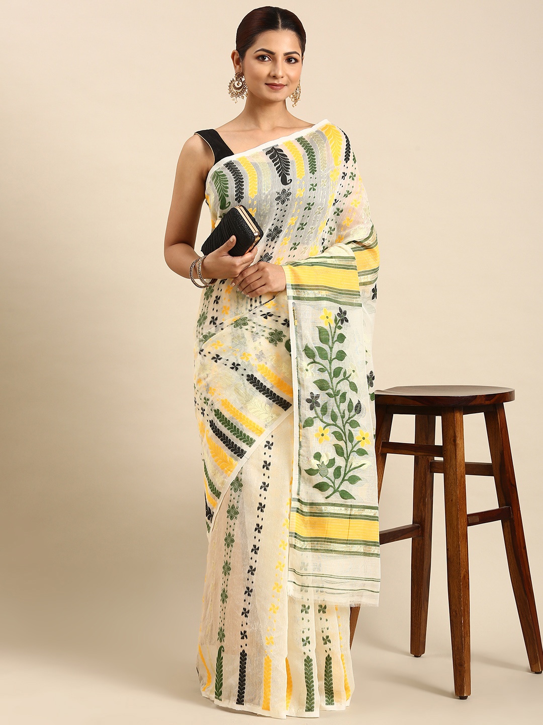 

swatika Woven Design Silk Blend Jamdani Saree, Cream