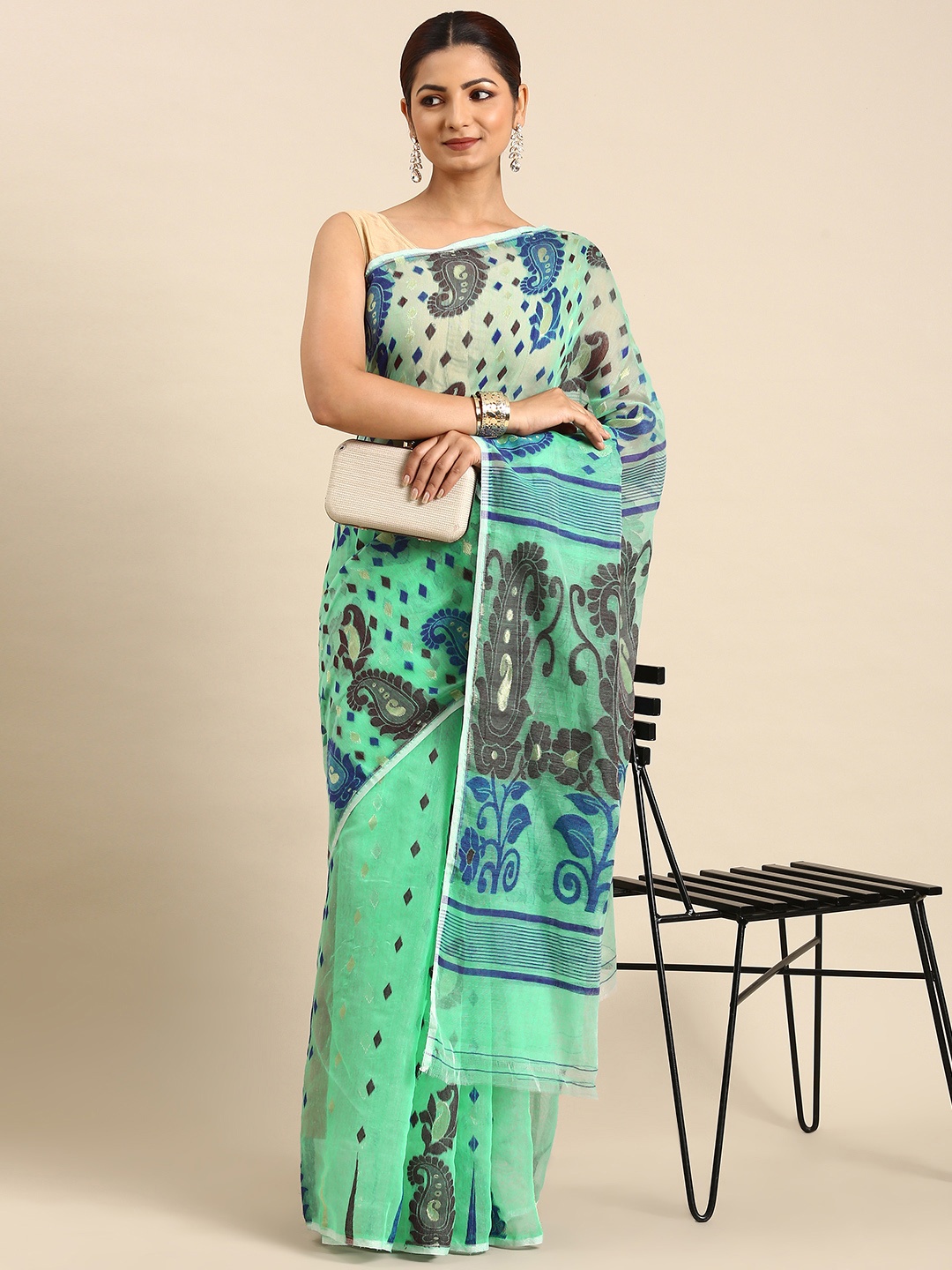 

swatika Woven Design Silk Blend Jamdani Saree, Green