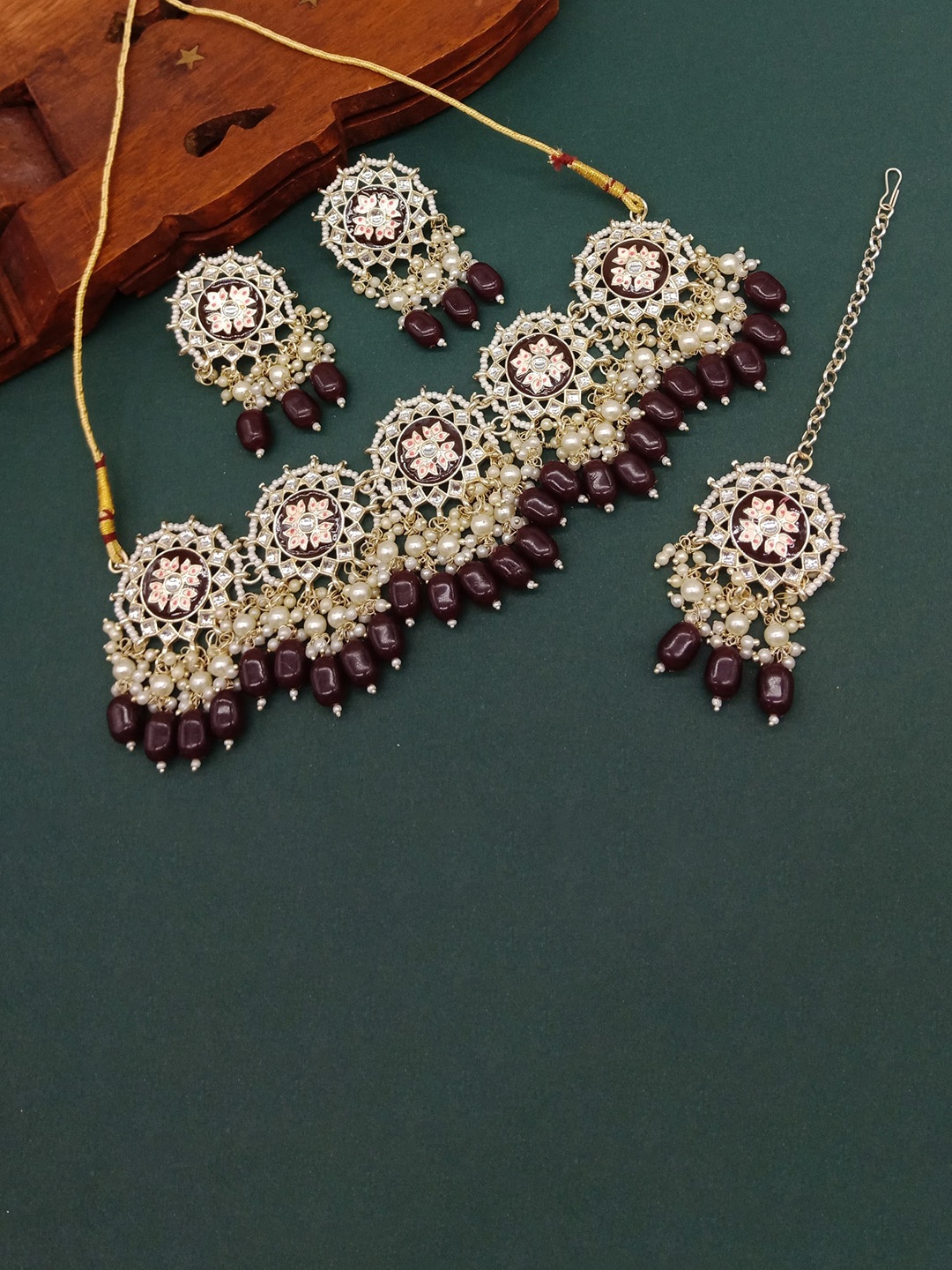 

AASHISH IMITATION Gold-Plated Stones-Studded & Beaded Necklace & Earrings With Maang Tika