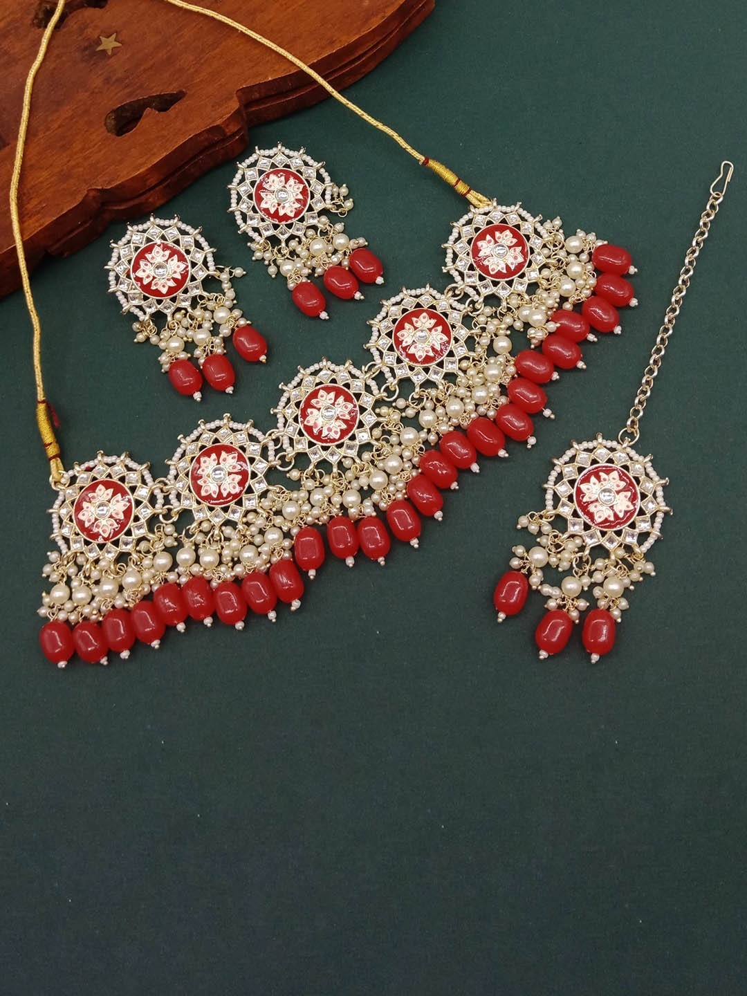 

AASHISH IMITATION Gold-Plated Stones-Studded & Beaded Necklace & Earrings With Maang Tika