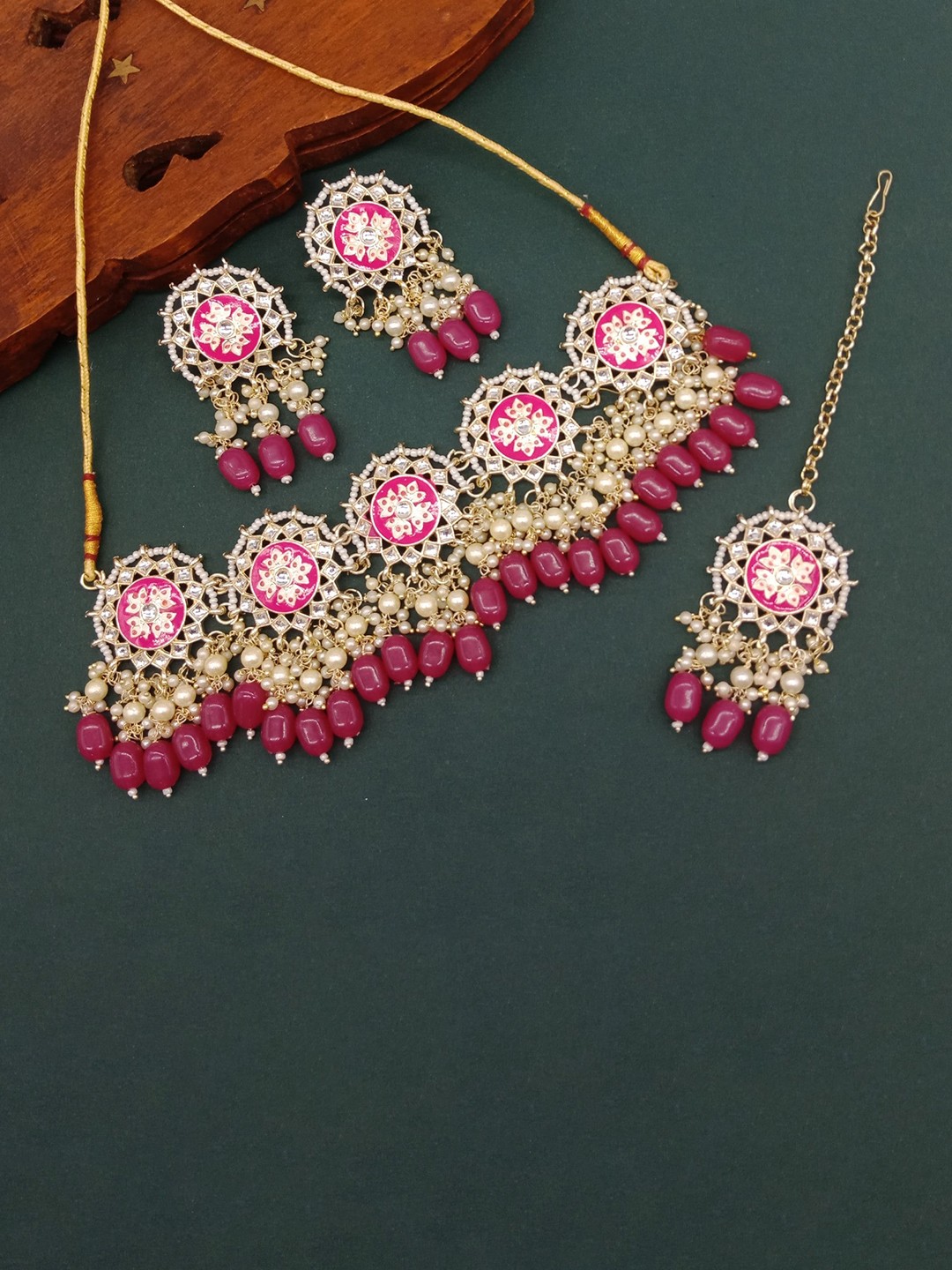 

AASHISH IMITATION Gold-Plated Stones-Studded & Beaded Necklace & Earrings With Maang Tika
