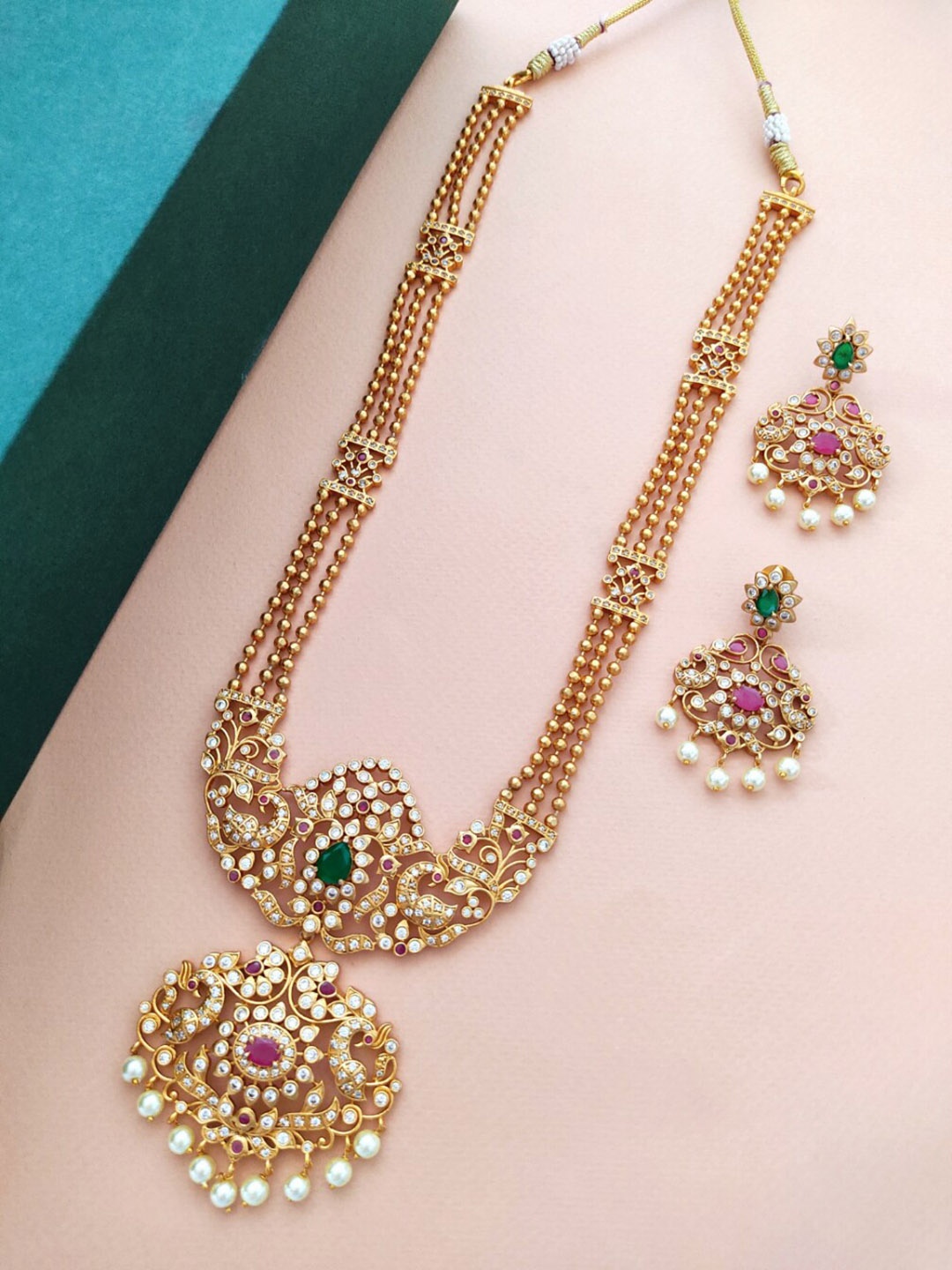 

Pihtara Jewels Gold-Plated Stone-Studded & Beaded Jewellery Set