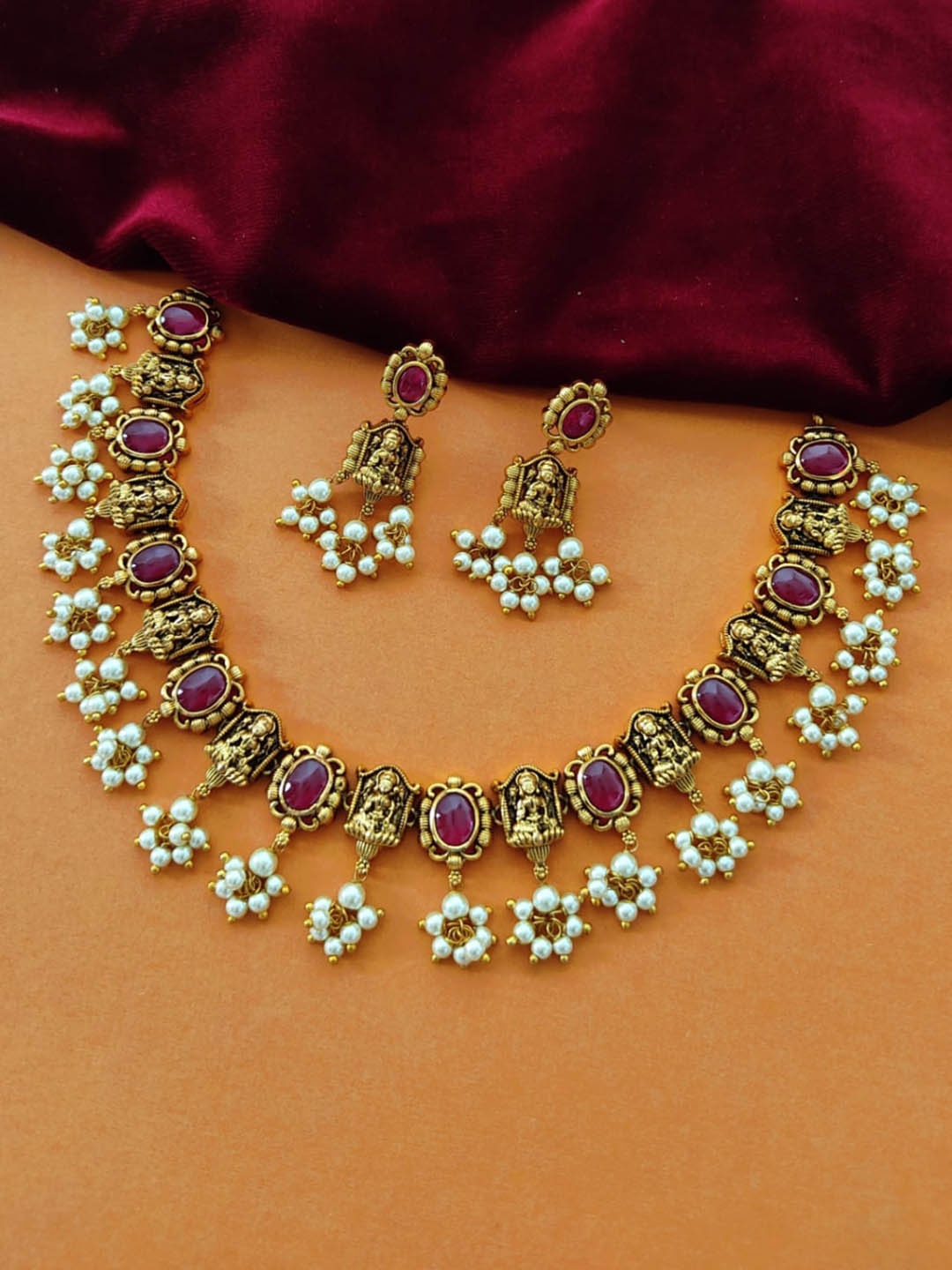 

Pihtara Jewels Gold-Plated Stone-Studded & Beaded Necklace & Earrings