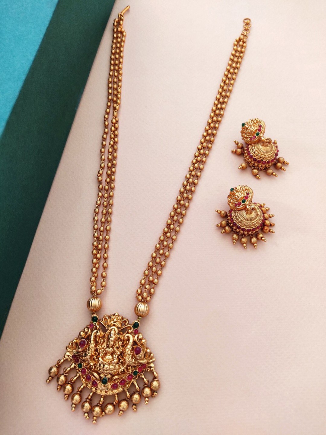 

Pihtara Jewels Gold Plated Jewellery Set Earrings