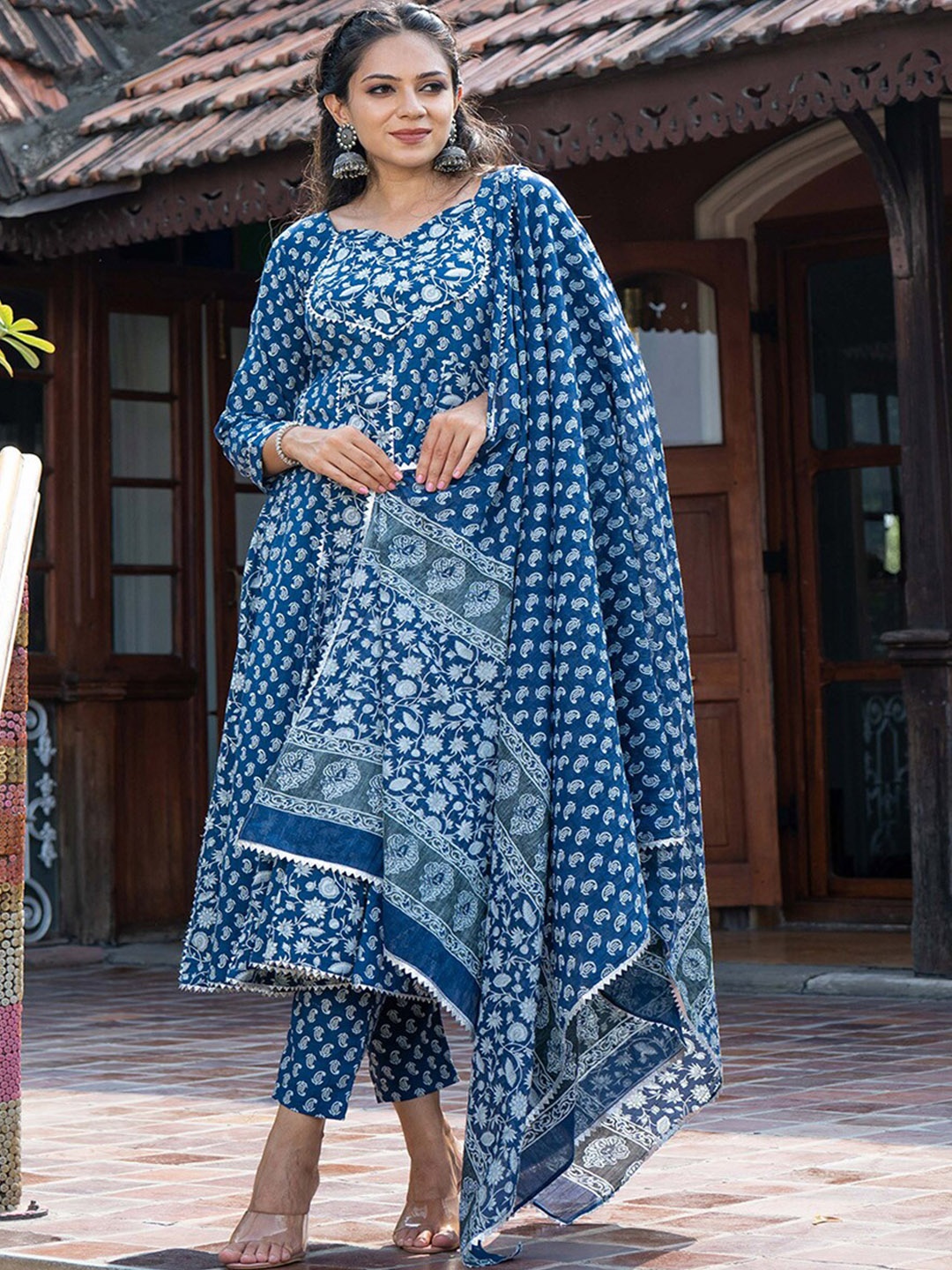 

WEAVLLITE Ethnic Motifs Printed Empire Pure Cotton Kurta With Trousers & With Dupatta, Blue