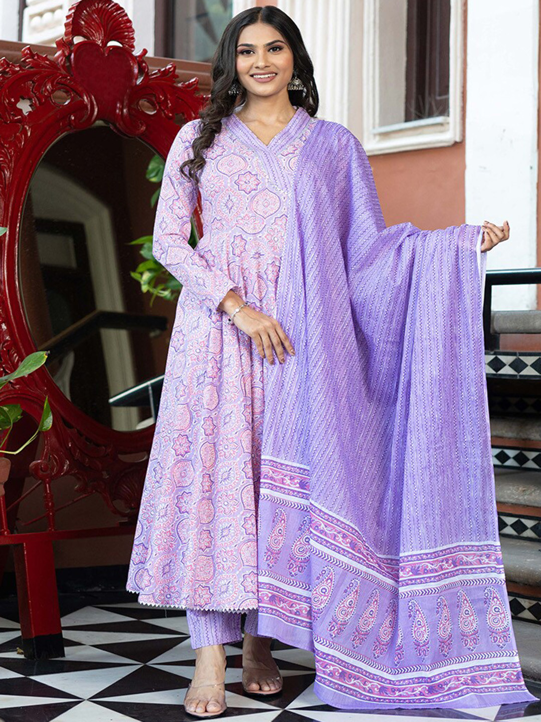 

WEAVLLITE Ethnic Motifs Printed Empire Pure Cotton Kurta With Trousers & With Dupatta, Lavender