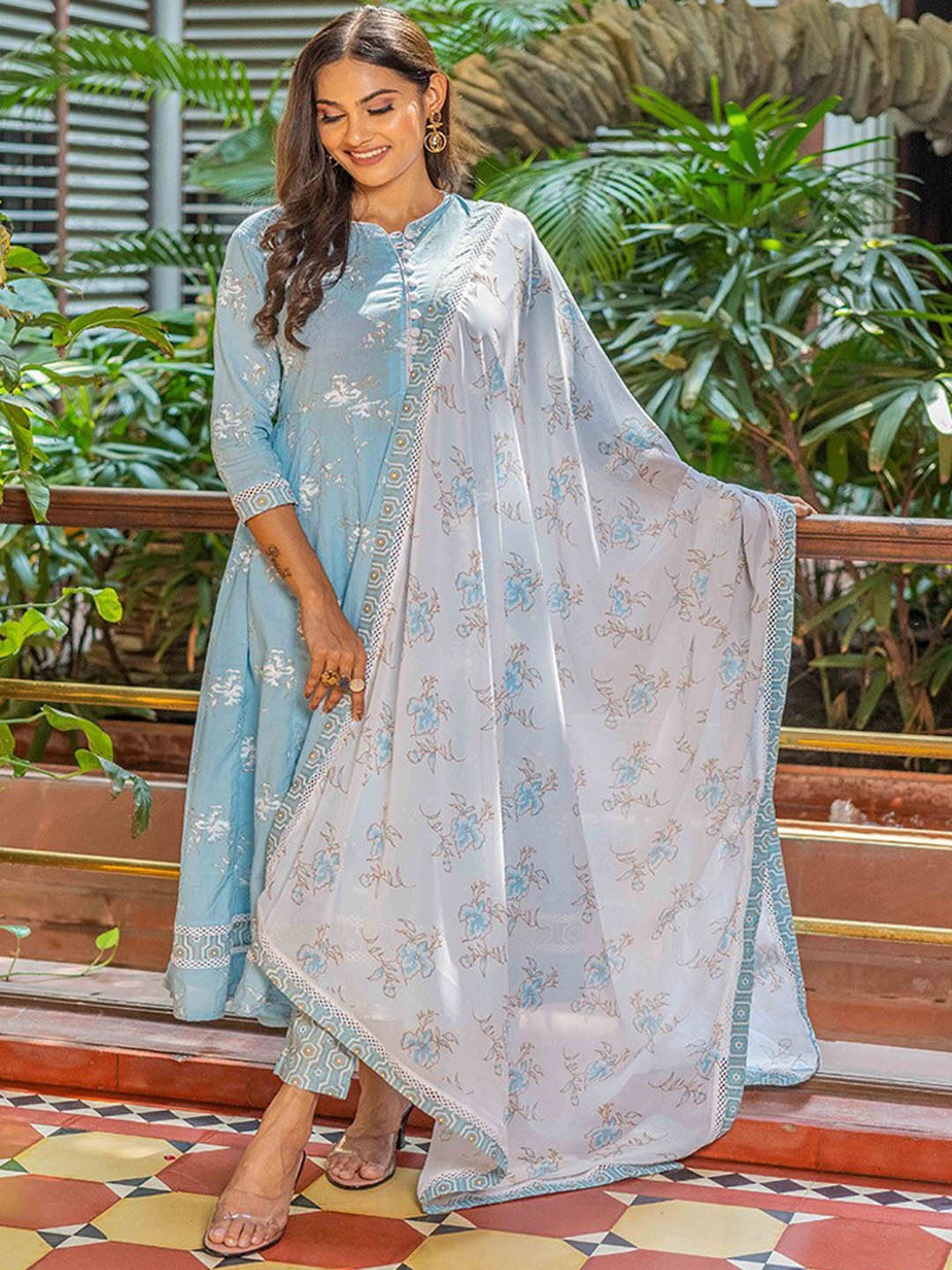 

WEAVLLITE Women Blue Floral Printed Empire Pure Cotton Kurta with Trousers & With Dupatta