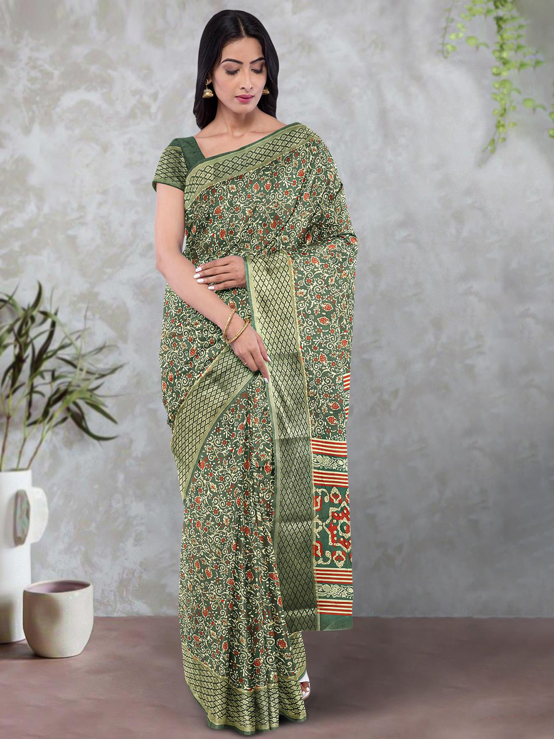 

Kalamandir Floral Printed Zari Saree, Green