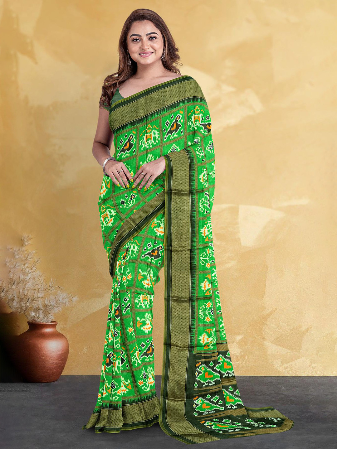 

Kalamandir Ethnic Motifs Printed Zari Saree, Green