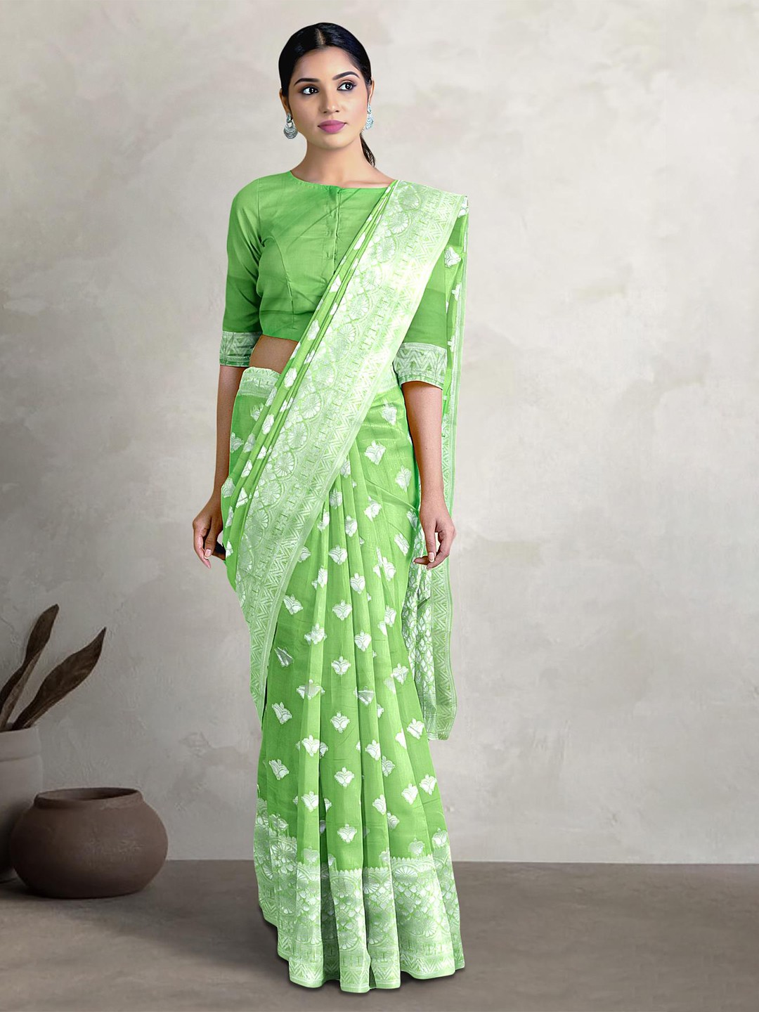 

Kalamandir Ethnic Woven Design Zari Saree, Green