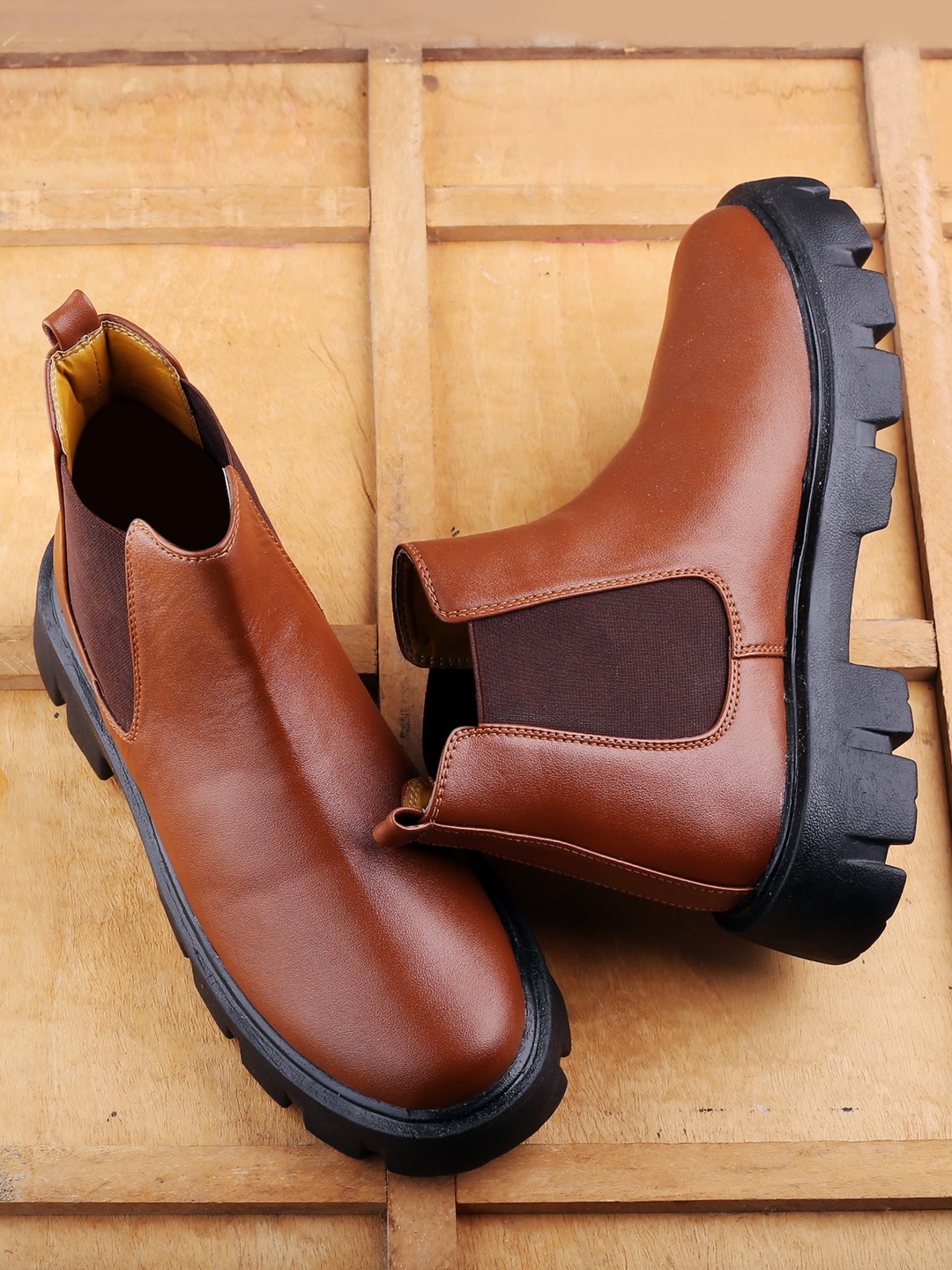 

Bxxy Men Heeled Mid-Top Chelsea Boots, Tan