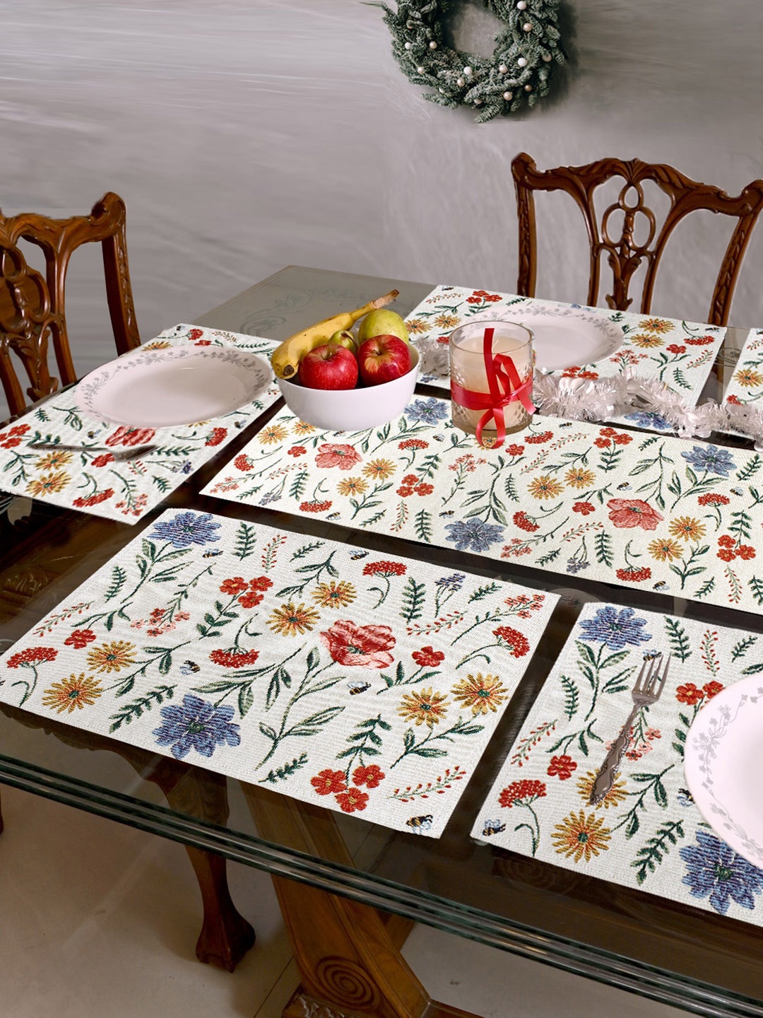 

AVI Living White & Red 8 Pieces 600 GSM Floral Woven Design Placemats & Table Runner