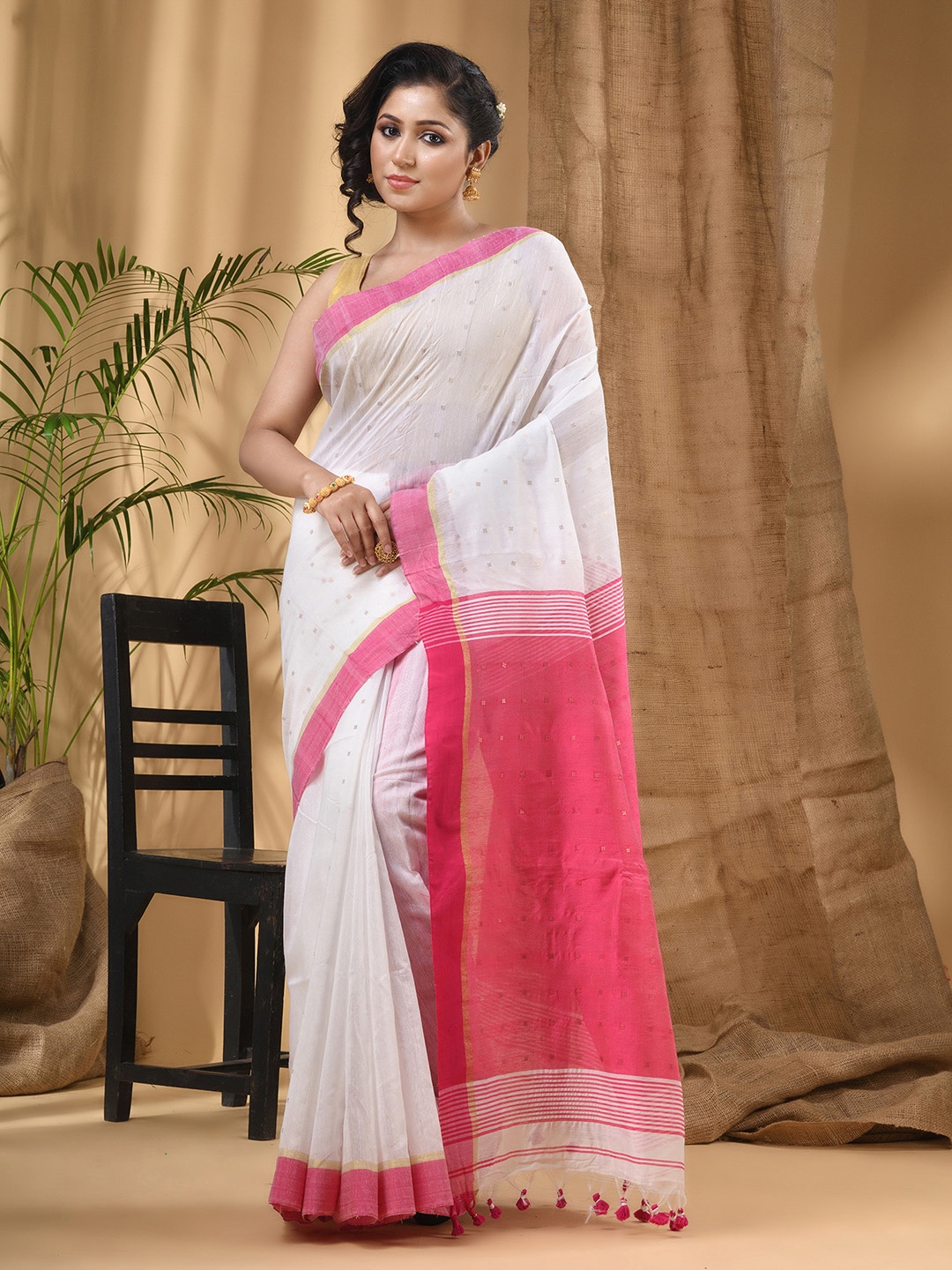 

DESH BIDESH Woven Design Zari Traditional Taant Saree, White