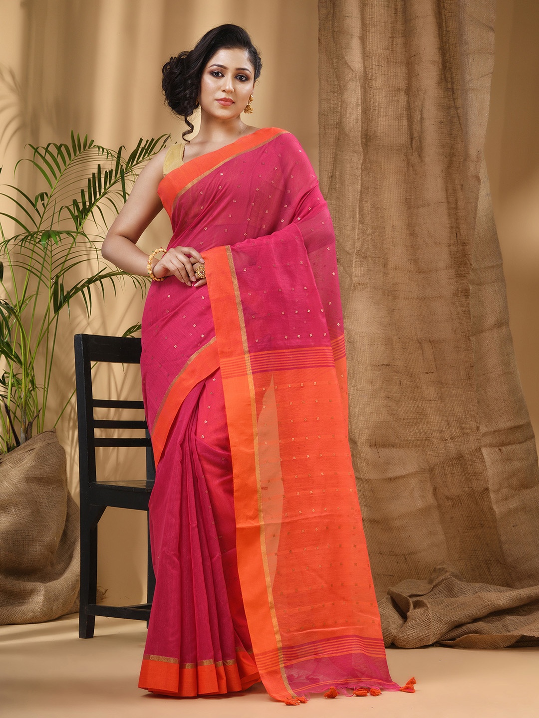 

DESH BIDESH Woven Design Sequinned Handloom Taant Saree, Pink