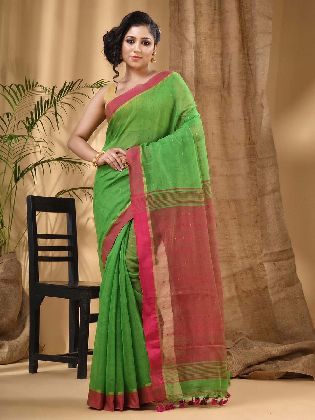 

DESH BIDESH Woven Design Sequinned Handloom Taant Saree, Green