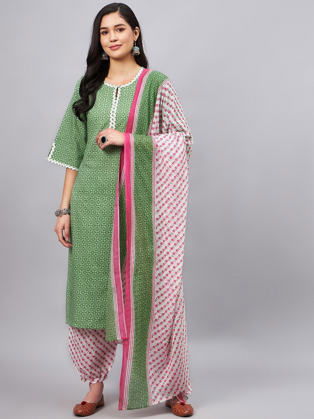 

WineRed Floral Printed Regular Pure Cotton Kurta With Salwar & With Dupatta, Green