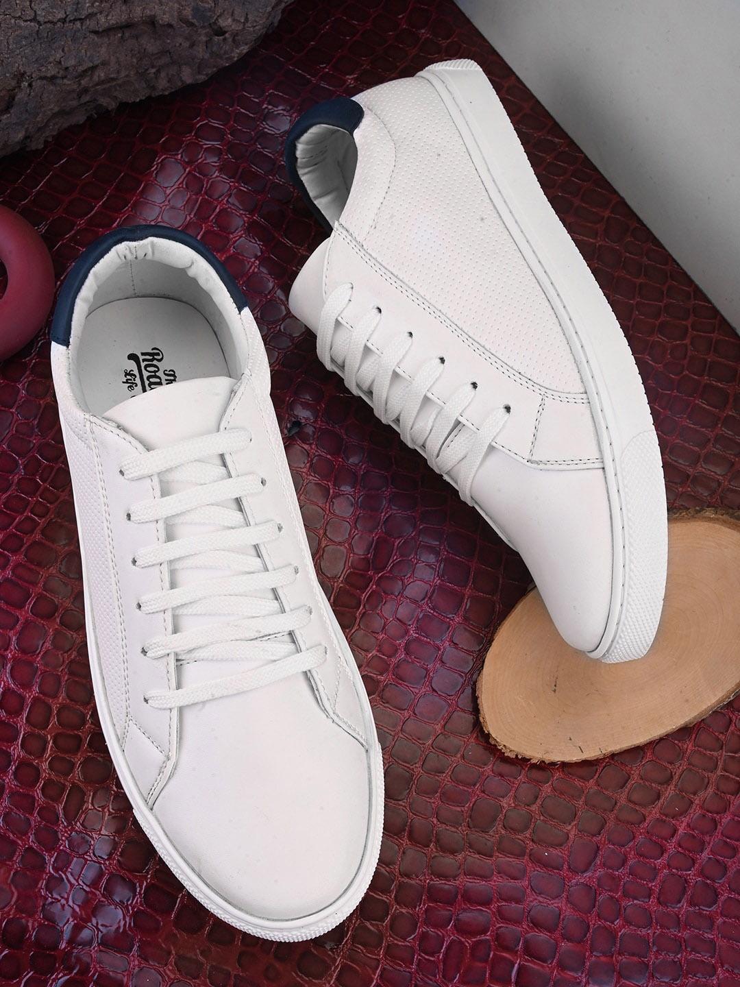 

Roadster Men White &Navy Blue Lightweight Comfort Insole Basics Sneakers