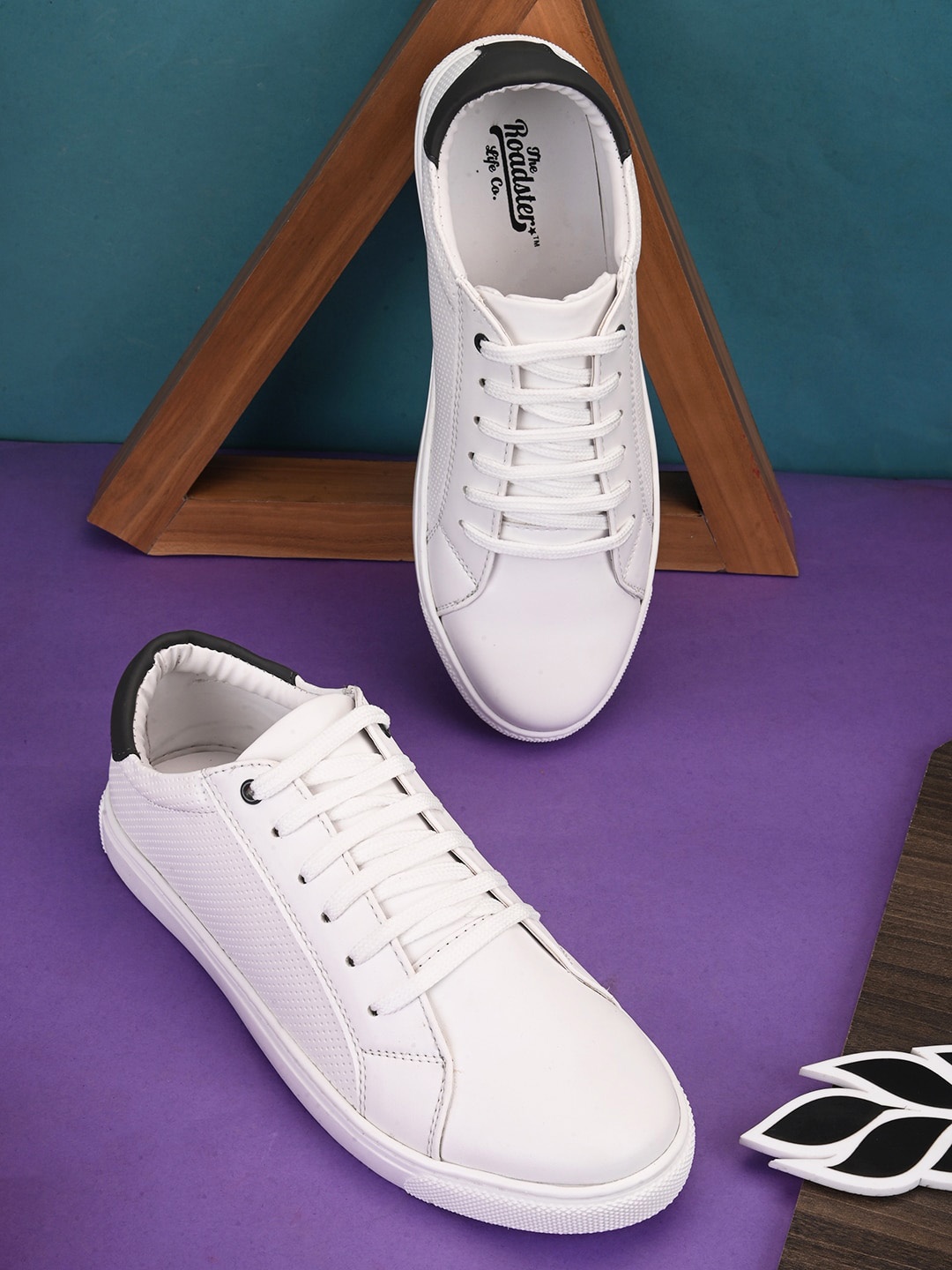 

Roadster Men White & Grey Lightweight Basics Sneakers