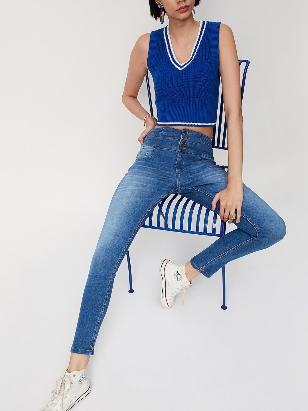 

max Women Mildly Distressed Mid-Rise Jeans, Blue