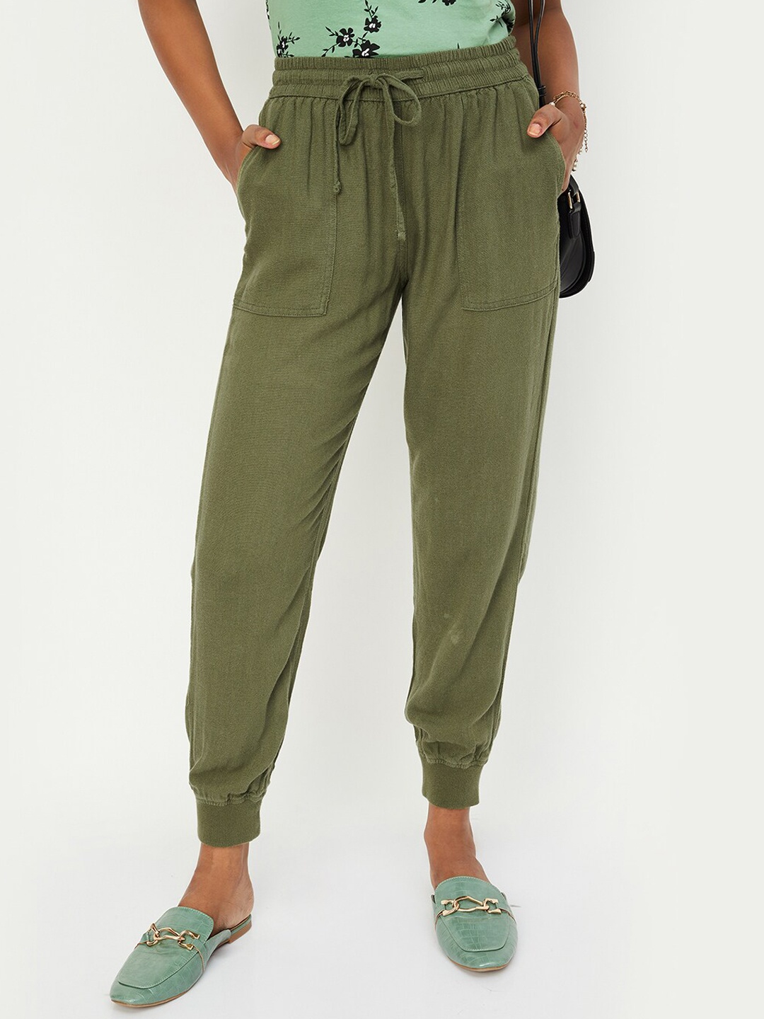 

max Women Regular Fit Mid-Rise Joggers, Green